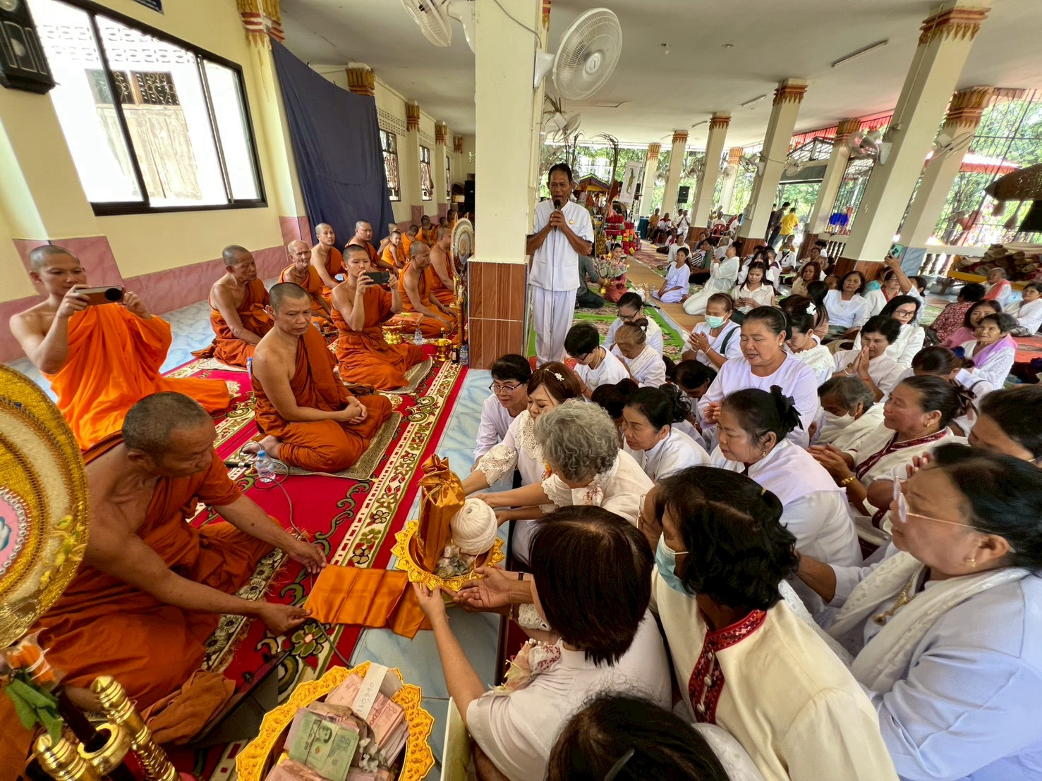 ภาพกล่าวคำถวายกฐินวัดบ้านหนองหญ้าปล้อง