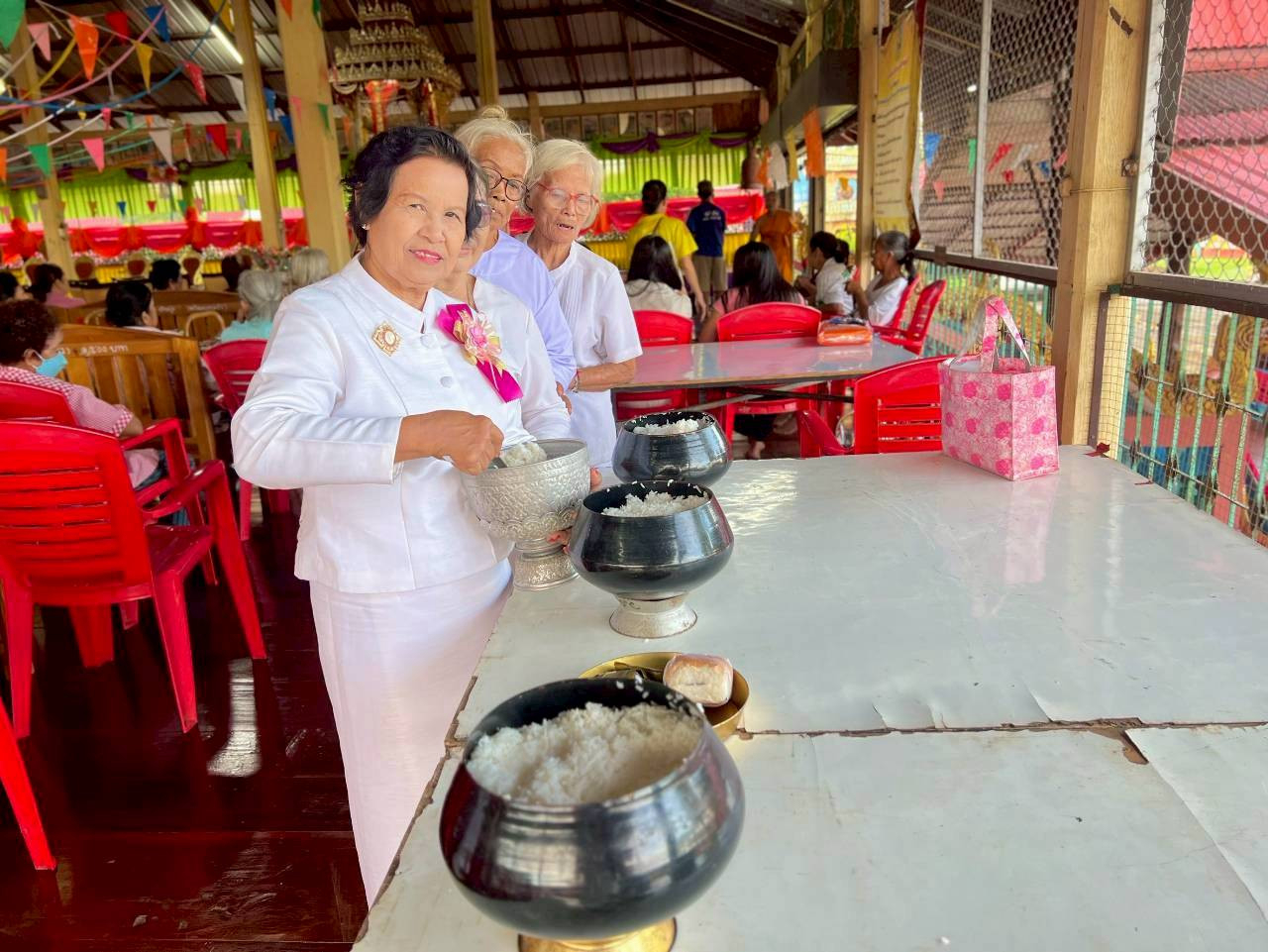 ภาพร่วมพิธีกรรมวัดผ่องนพาราม