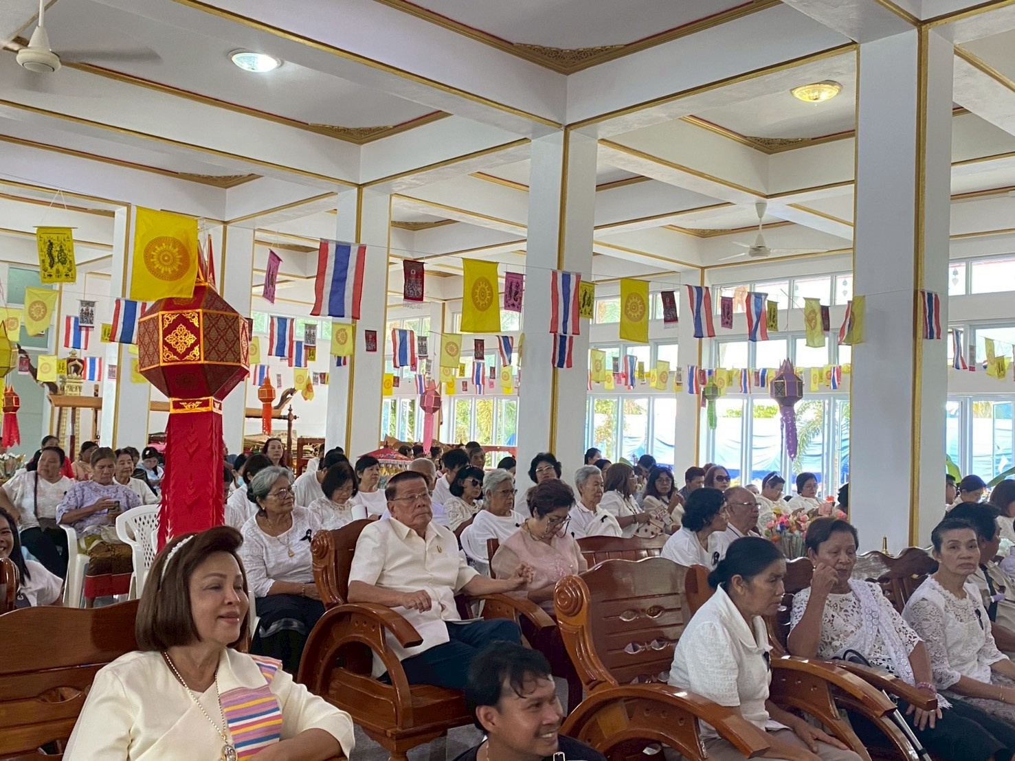 ภาพร่วมพิธีกรรมวัดเขาภูหลวง