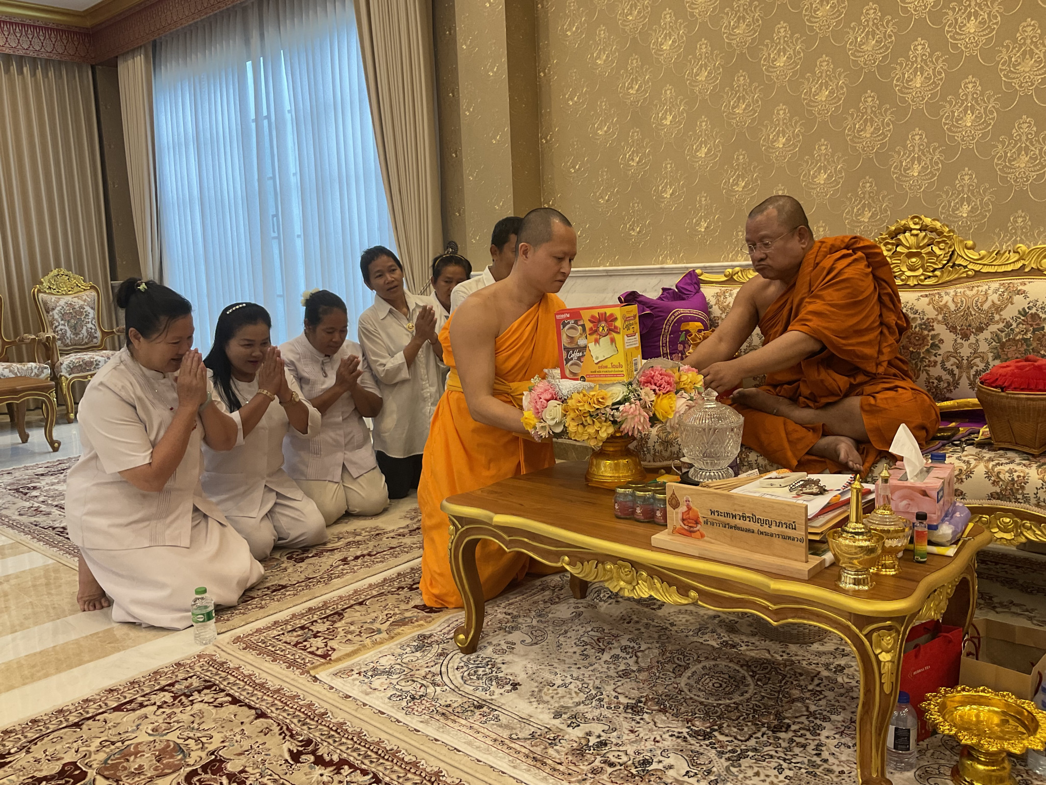 ภาพร่วมพิธีกรรมวัดชัยมงคล