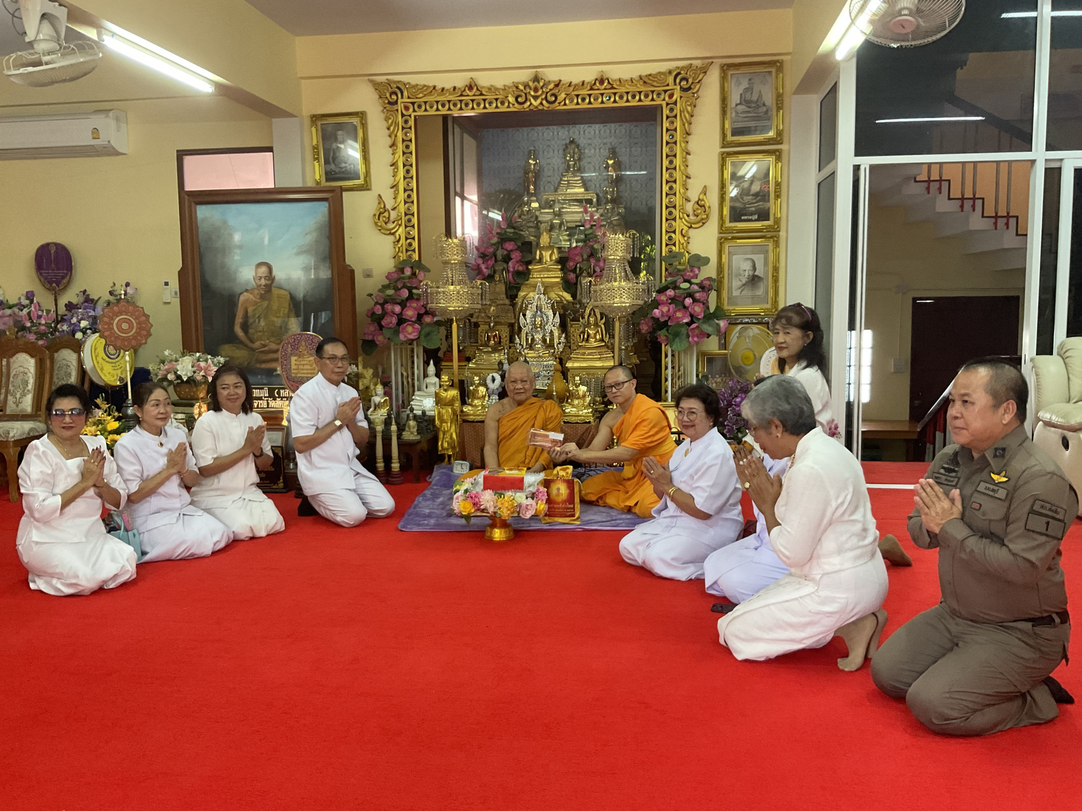 ภาพร่วมขบวนกฐินวัดสัตหีบ