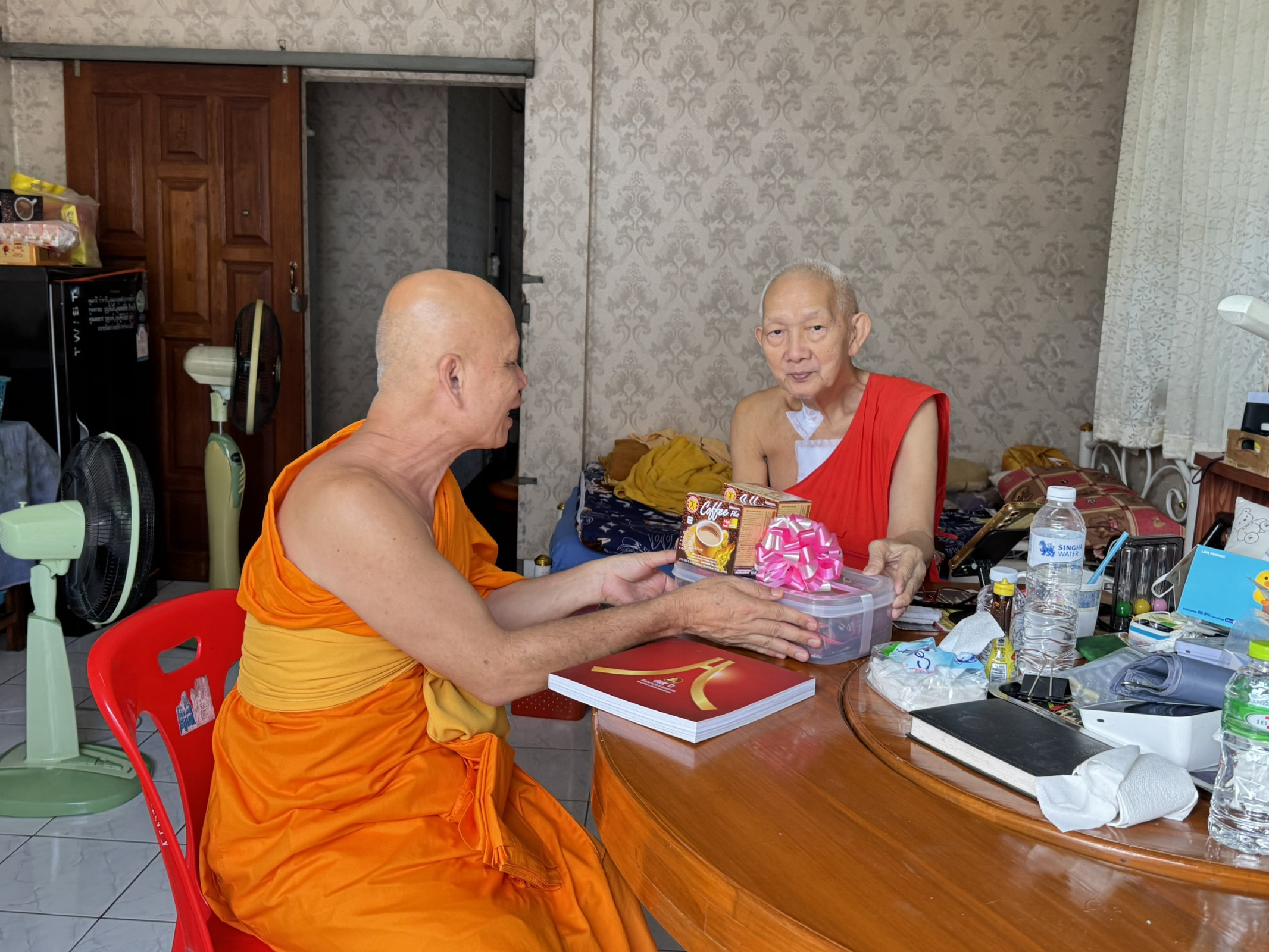 ภาพร่วมขบวนกฐินวัดนาก่วมเหนือ