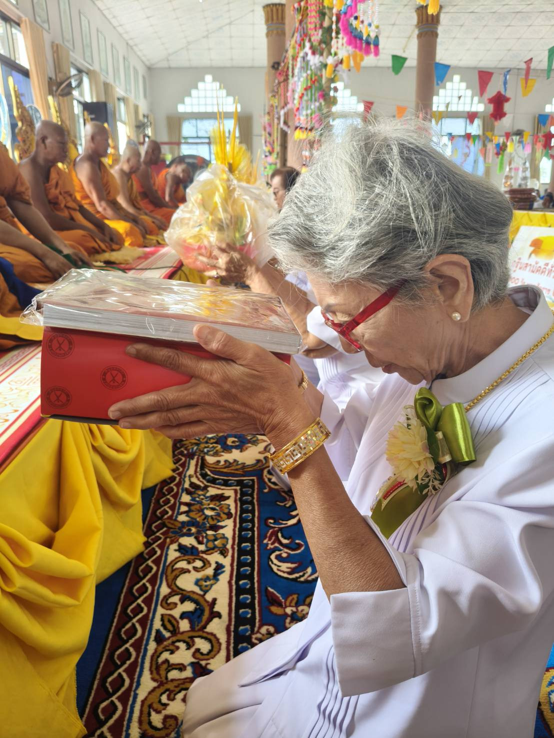 ภาพร่วมพิธีกรรมวัดท่าลาด