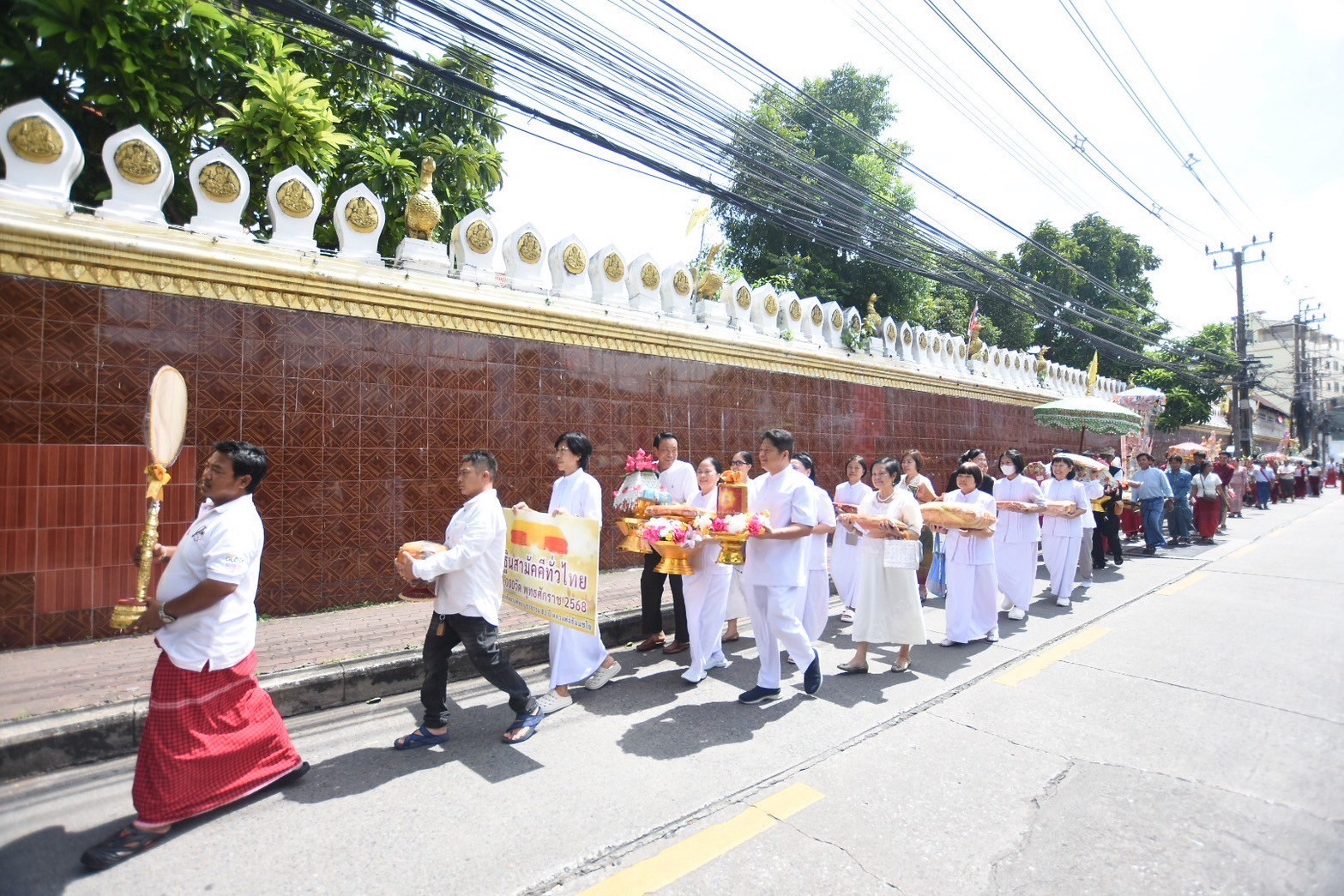 ภาพร่วมขบวนกฐินวัดปรก