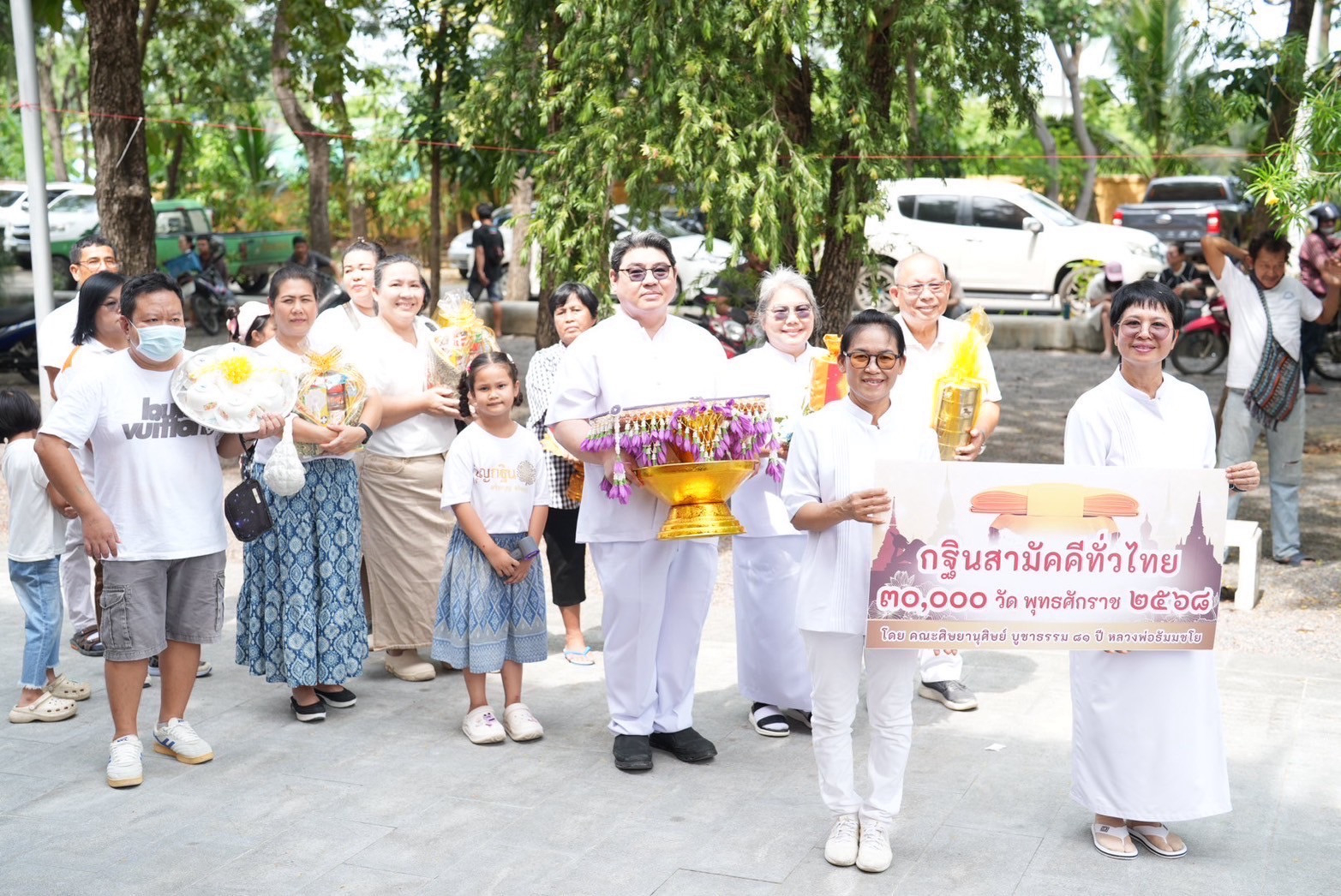 ภาพร่วมขบวนกฐินวัดหลวงประชาบูรณะ