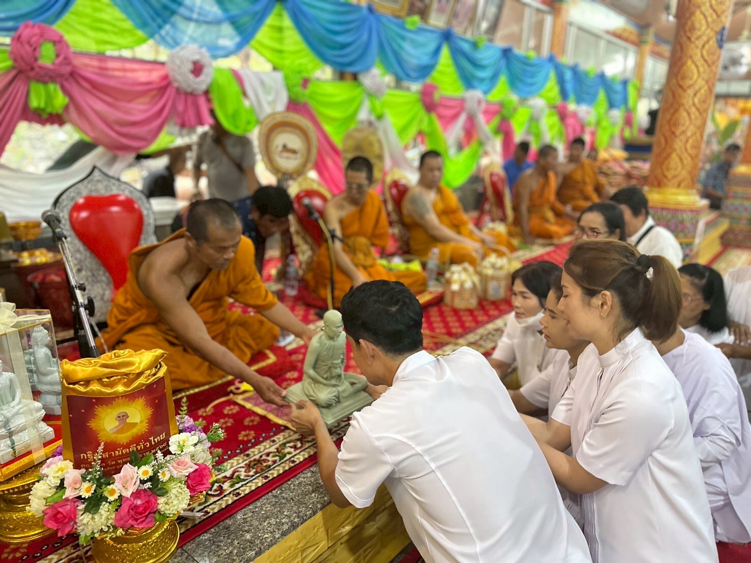 ภาพร่วมพิธีกรรมวัดเขาจำศีล
