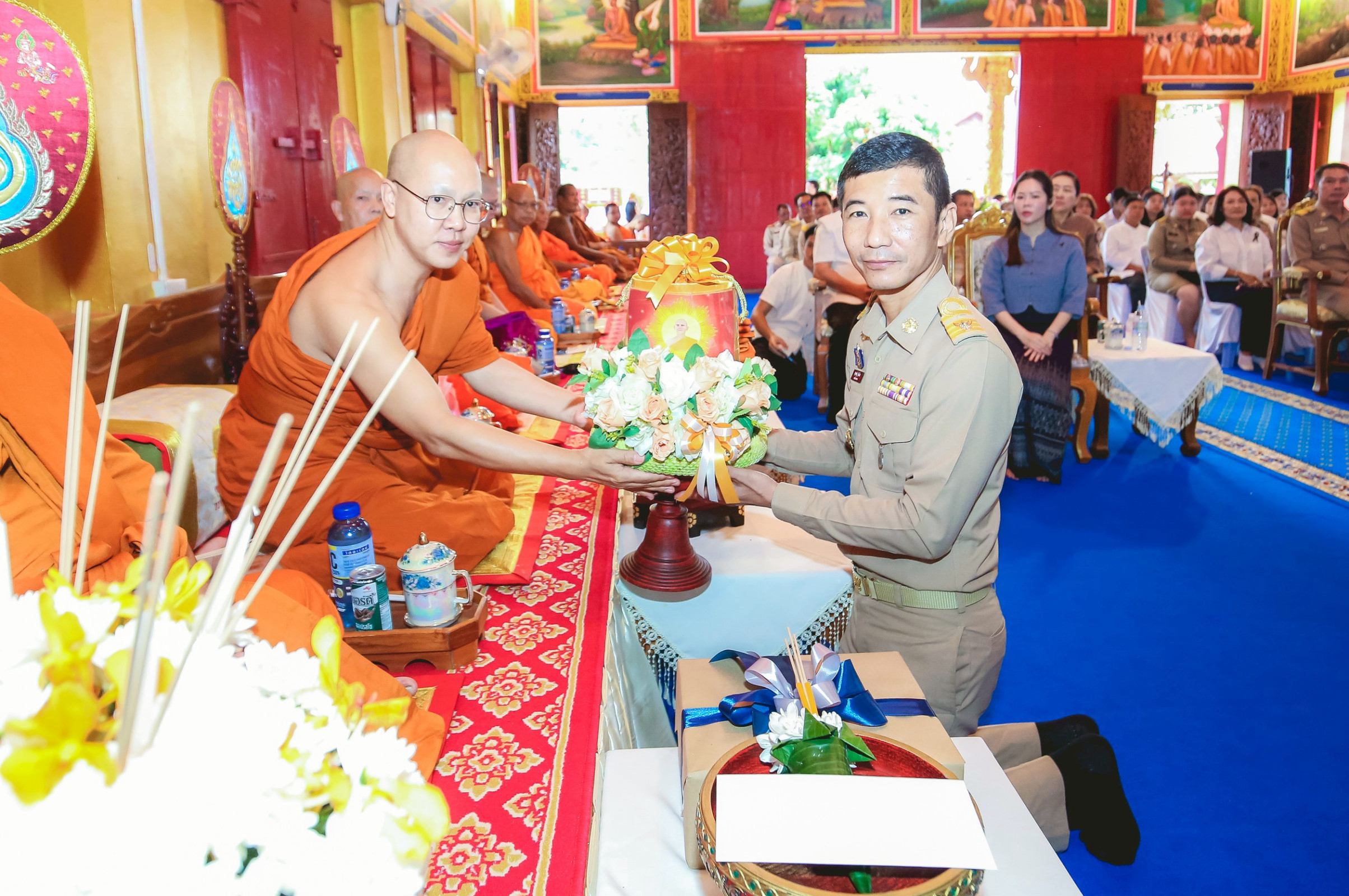 ภาพการถวายปัจจัยวัดร่องคต