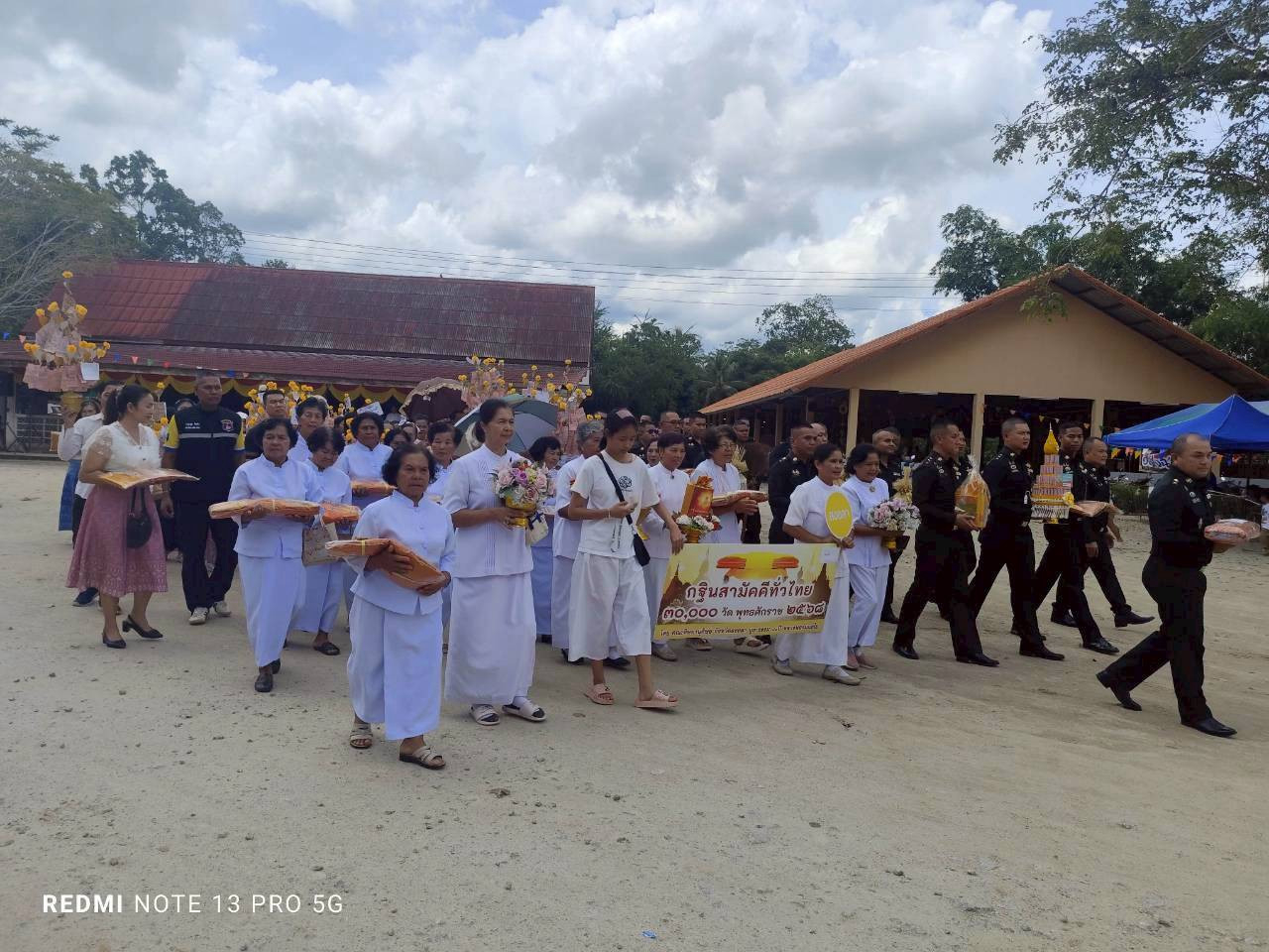 ภาพร่วมขบวนกฐินวัดปลักหนูเหนือ