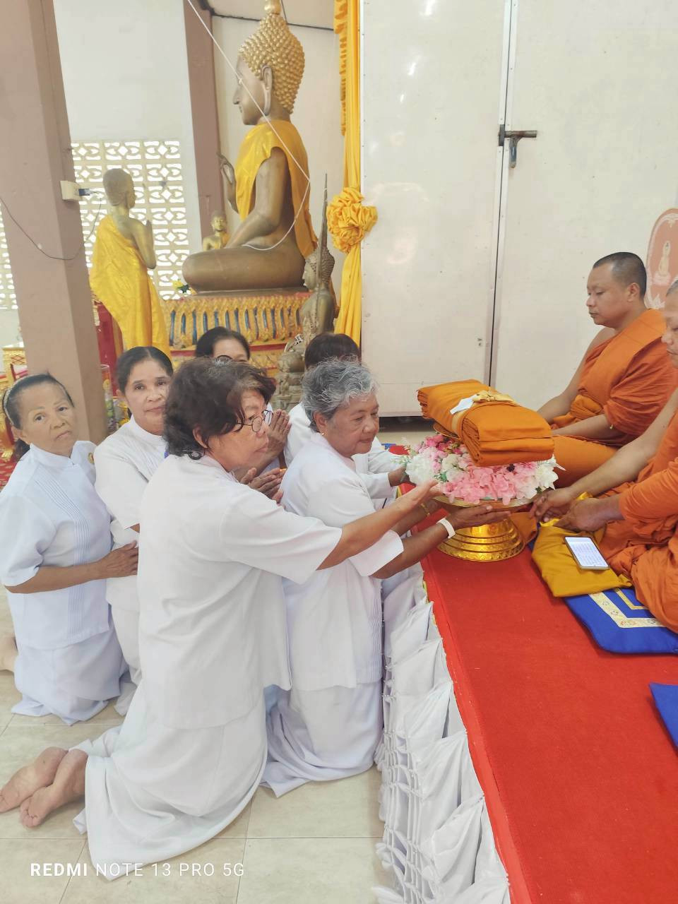 ภาพร่วมพิธีกรรมวัดปลักหนูเหนือ