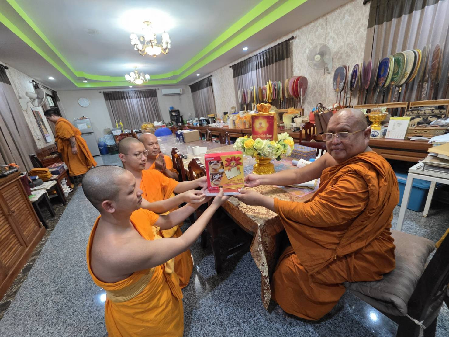 ภาพกล่าวคำถวายกฐินวัดพระแท่นศิลาอาสน์