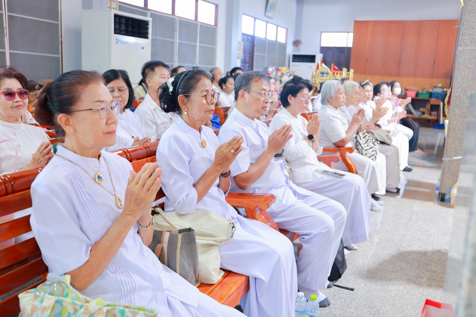 ภาพร่วมพิธีกรรมวัดบัวโรย