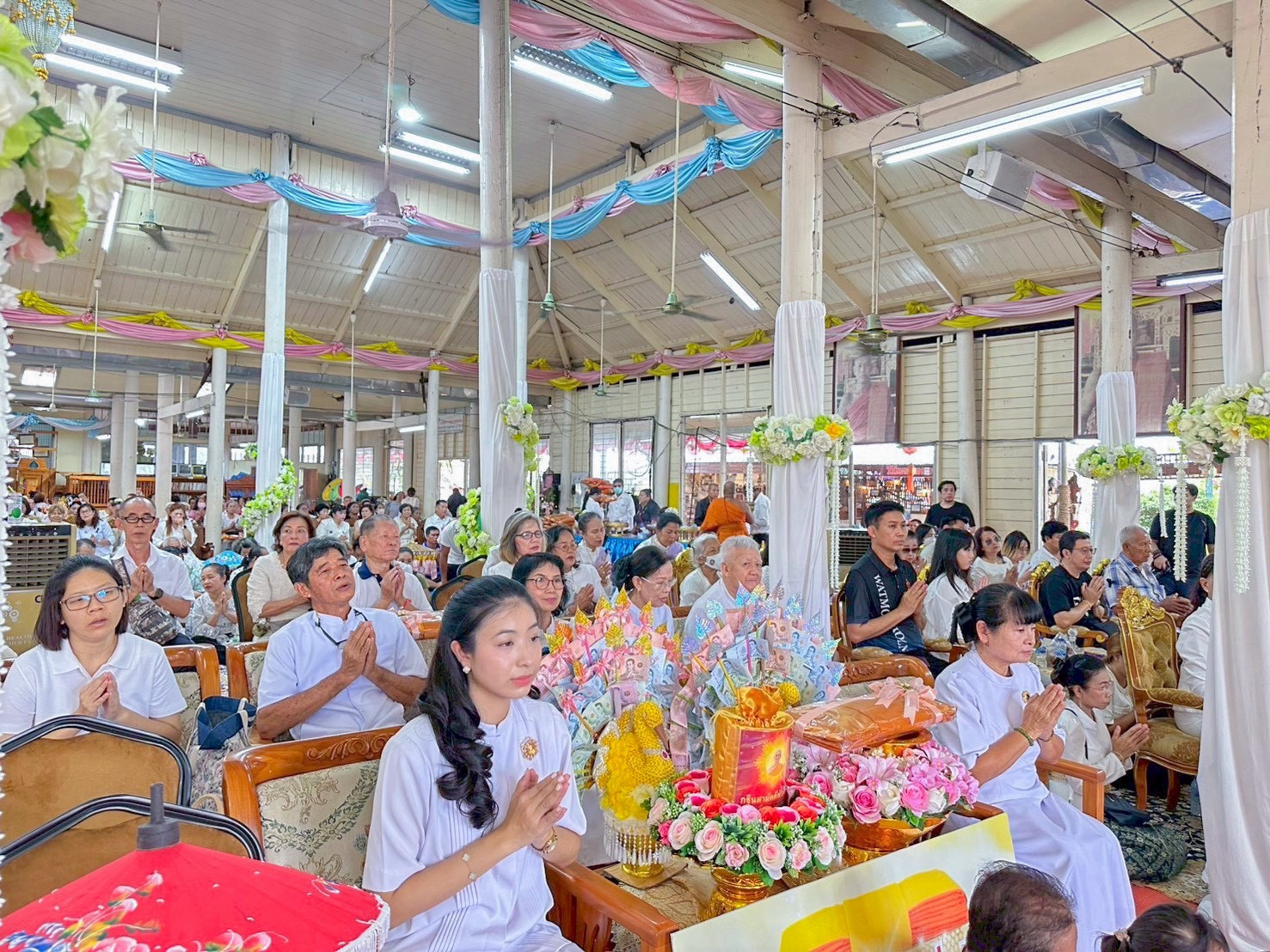 ภาพร่วมพิธีกรรมวัดมงคลนิมิตร
