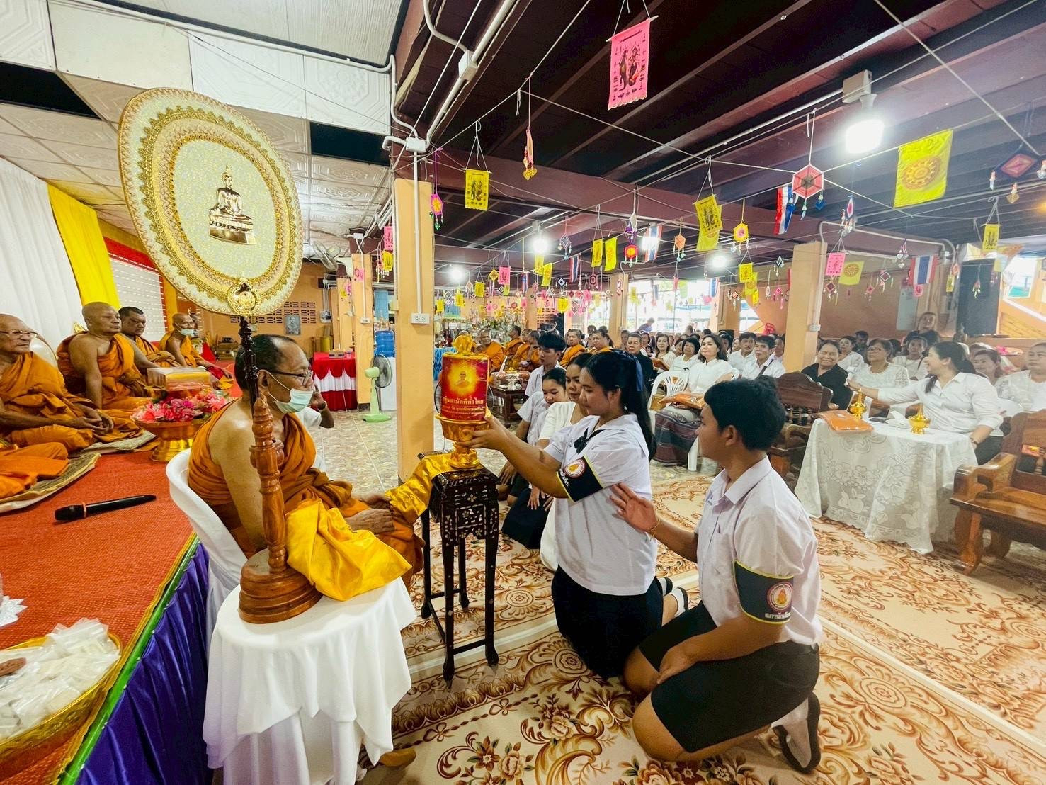 ภาพการถวายปัจจัยที่พักสงฆ์หาดจิก