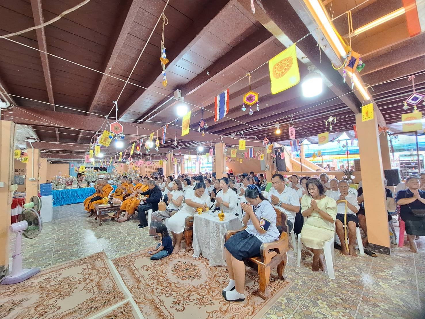 ภาพร่วมพิธีกรรมที่พักสงฆ์หาดจิก