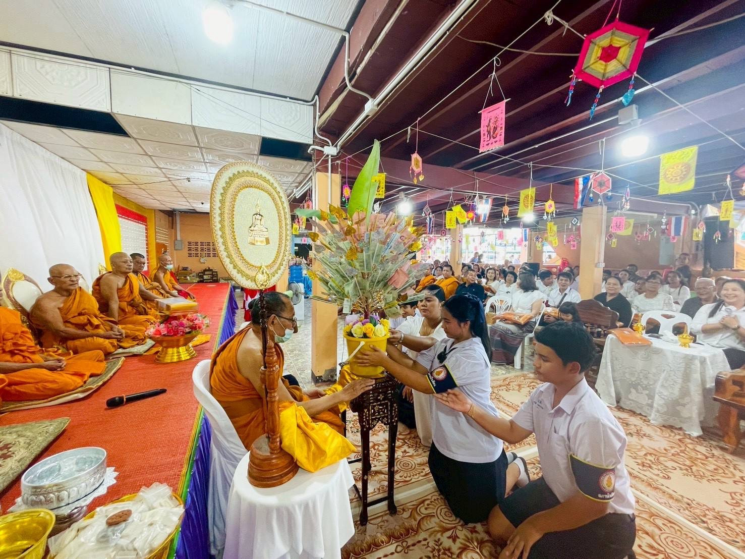 ภาพร่วมพิธีกรรมที่พักสงฆ์หาดจิก