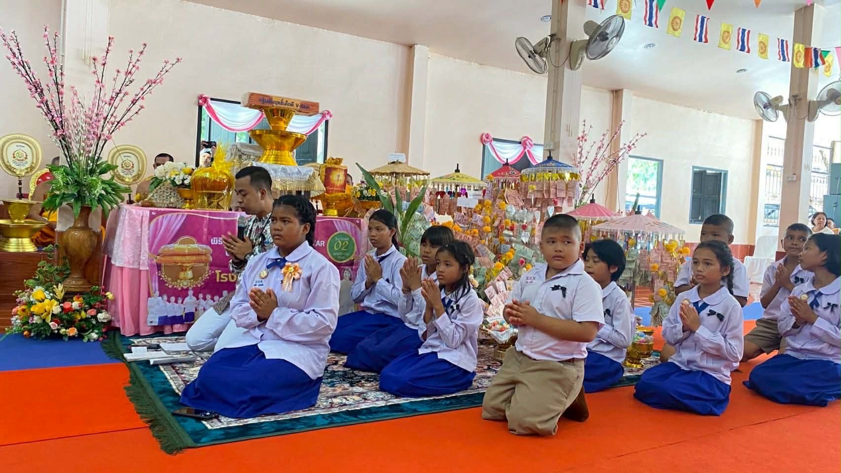 ภาพกล่าวคำถวายกฐินวัดบ่อทอง