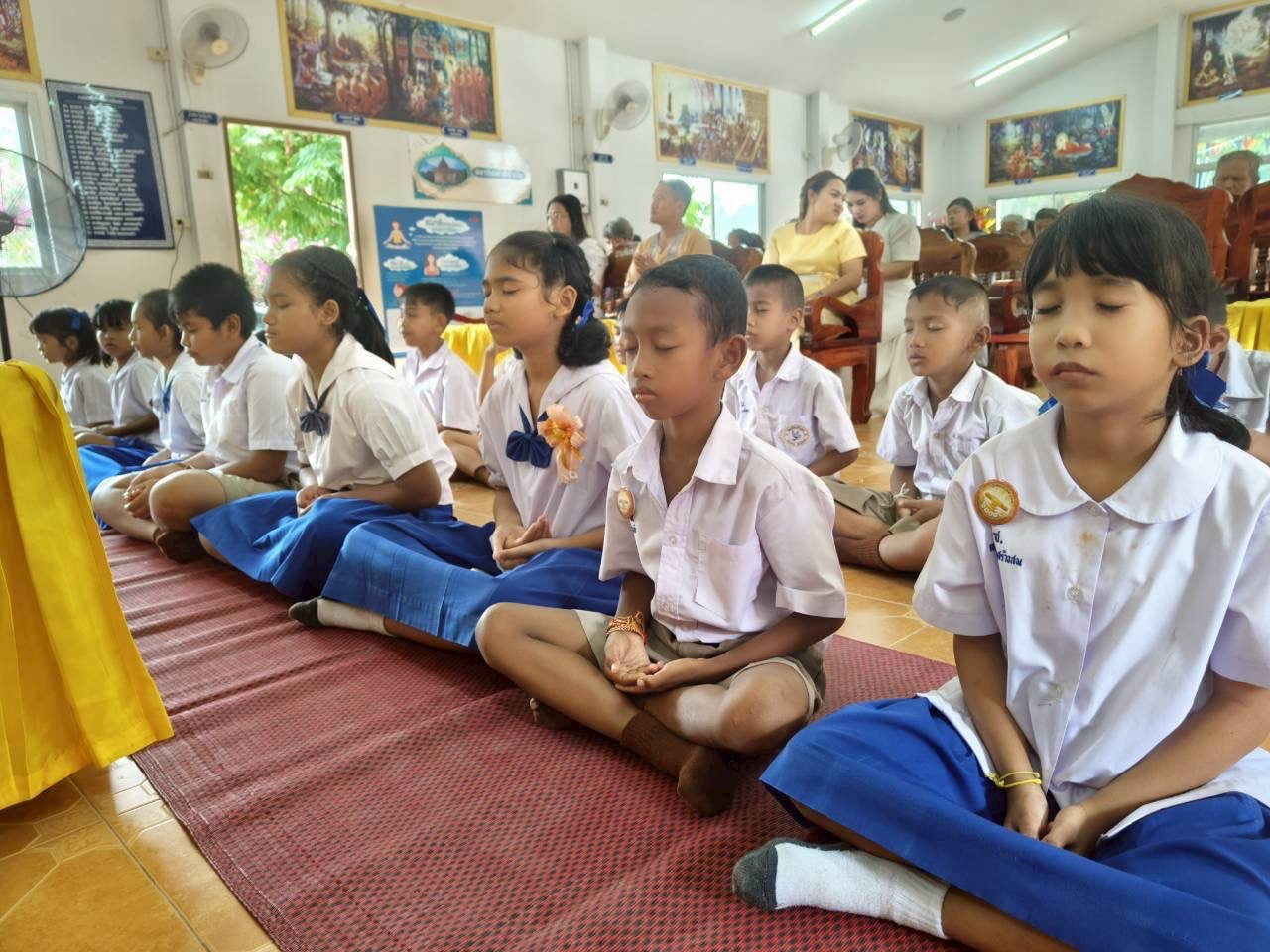 ภาพร่วมพิธีกรรมวัดเขาแก้ว