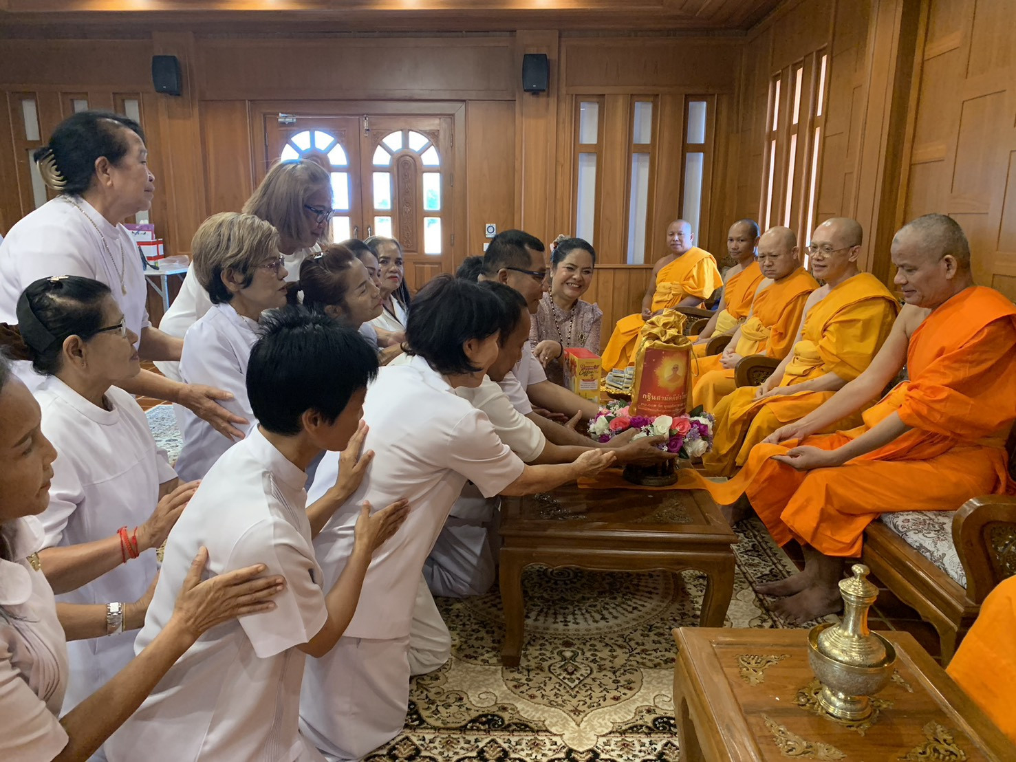 ภาพการถวายปัจจัยวัดวรนาถบรรพต