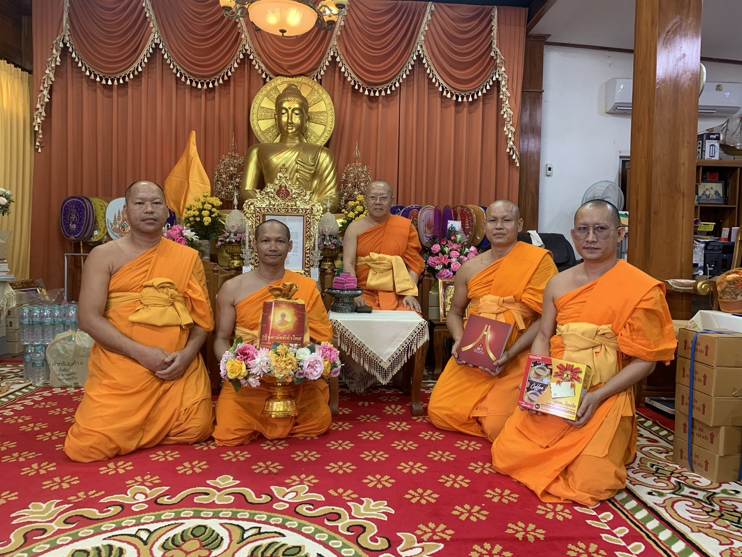 ภาพร่วมขบวนกฐินวัดพระบรมธาตุ