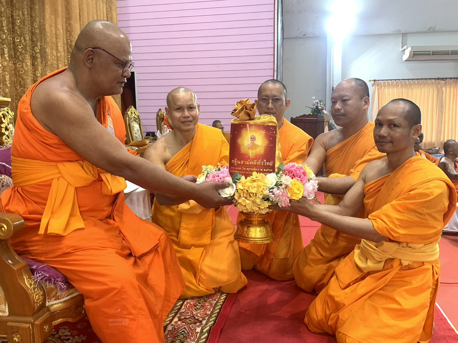 ภาพร่วมพิธีกรรมวัดบ่อสามแสน