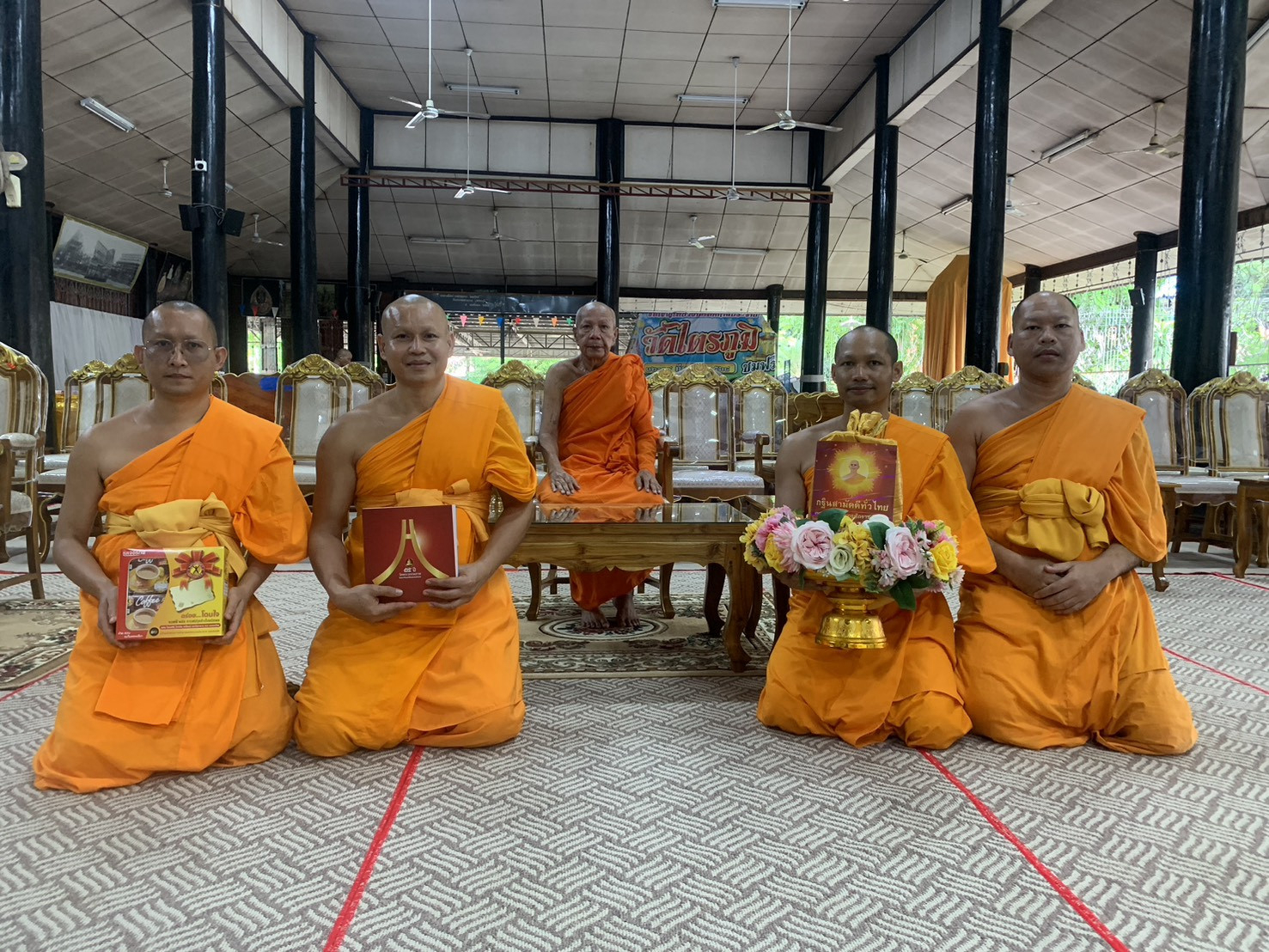 ภาพร่วมขบวนกฐินวัดไตรภูมิ