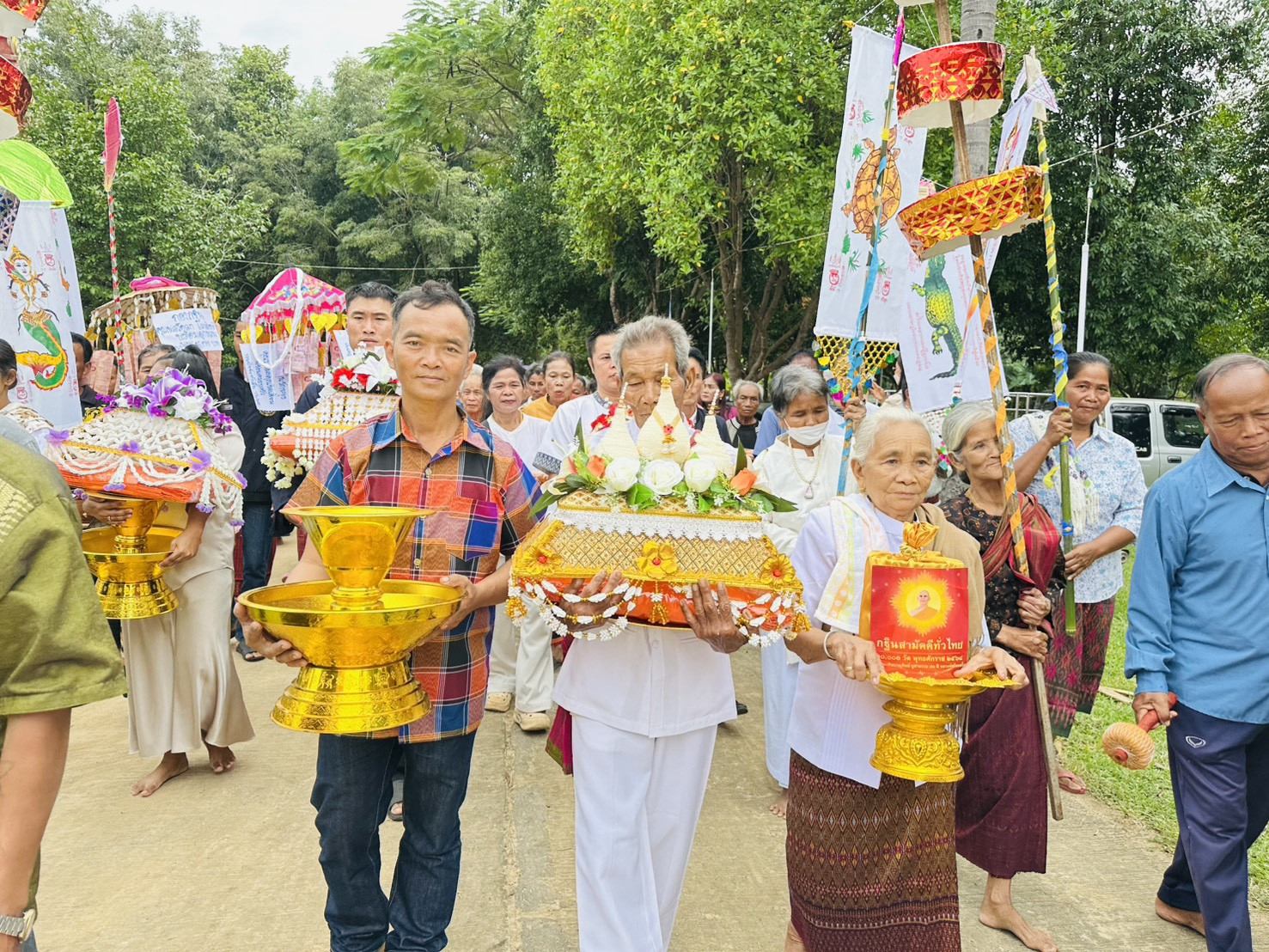 ภาพร่วมขบวนกฐินวัดขะยูง