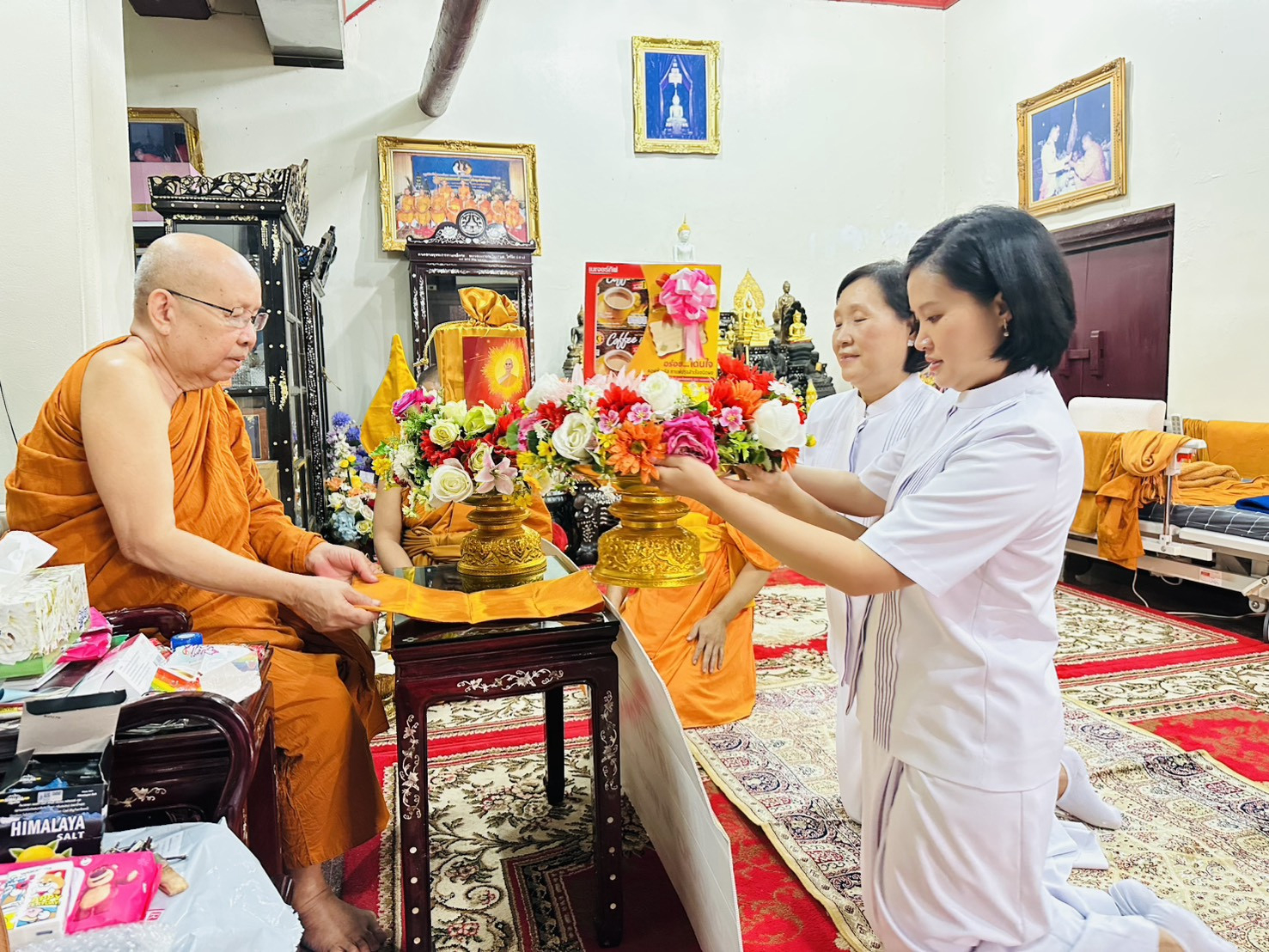 ภาพร่วมพิธีกรรมวัดเทพธิดาราม