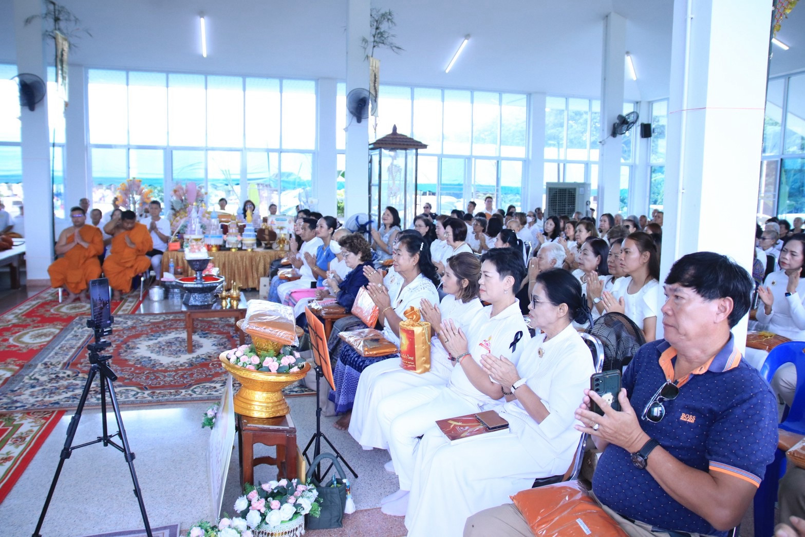 ภาพร่วมพิธีกรรมที่พักสงฆ์พระสาสนโสภณ