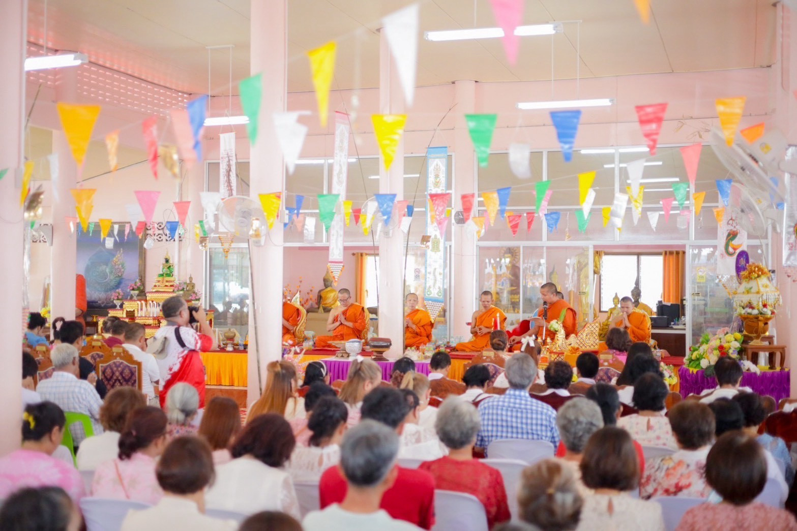 ภาพร่วมพิธีกรรมวัดในช่อง