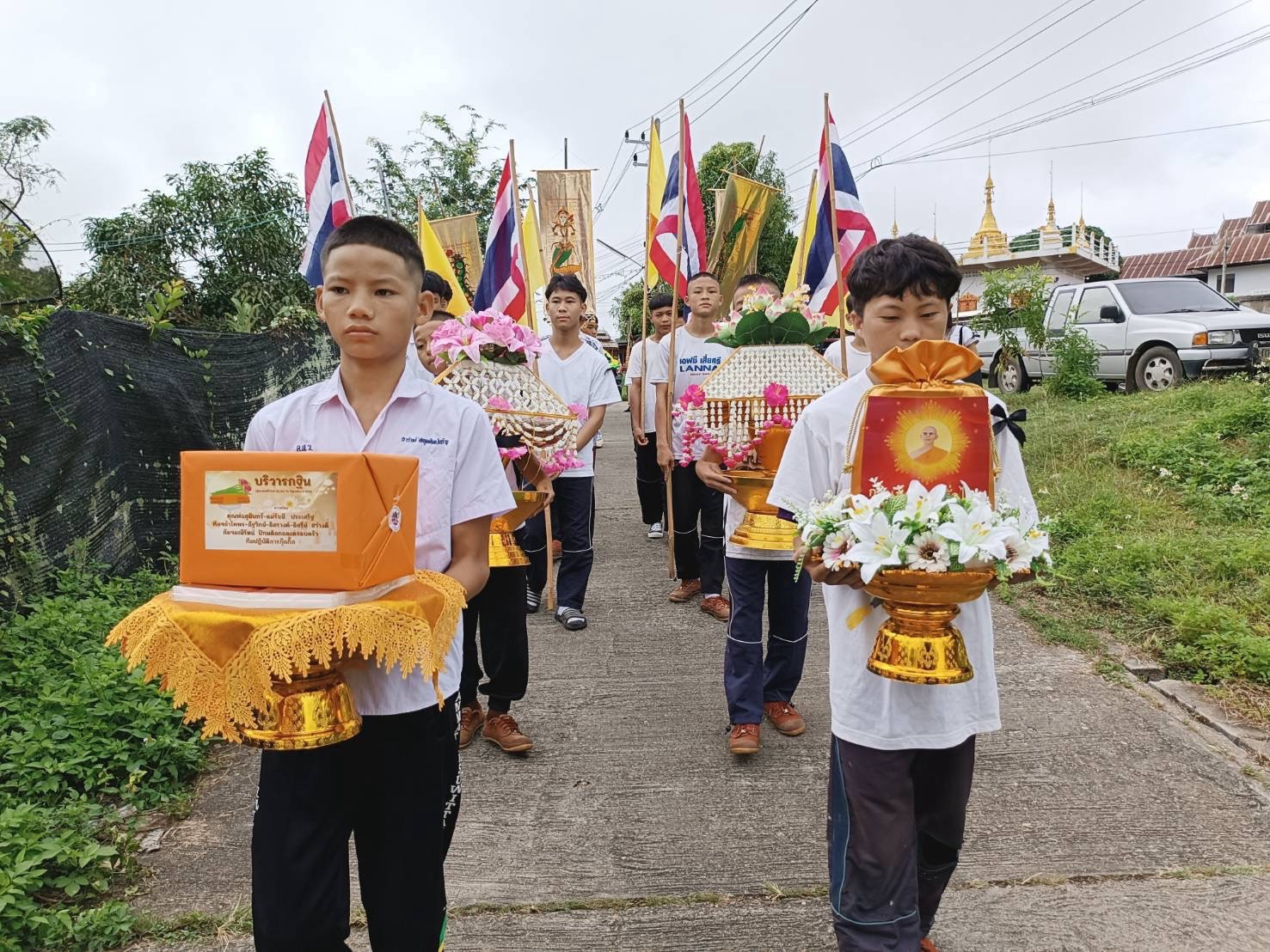 ภาพร่วมขบวนกฐินวัดขุ่ม