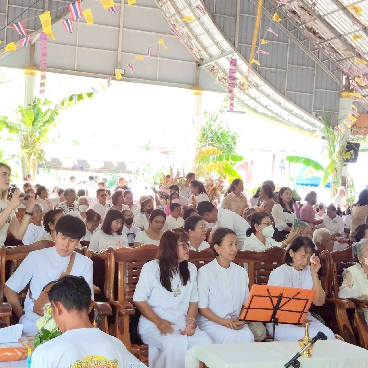 ภาพร่วมพิธีกรรมที่พักสงฆ์สำนักปฏิบัติธรรมสวนป่าบ้านซาด