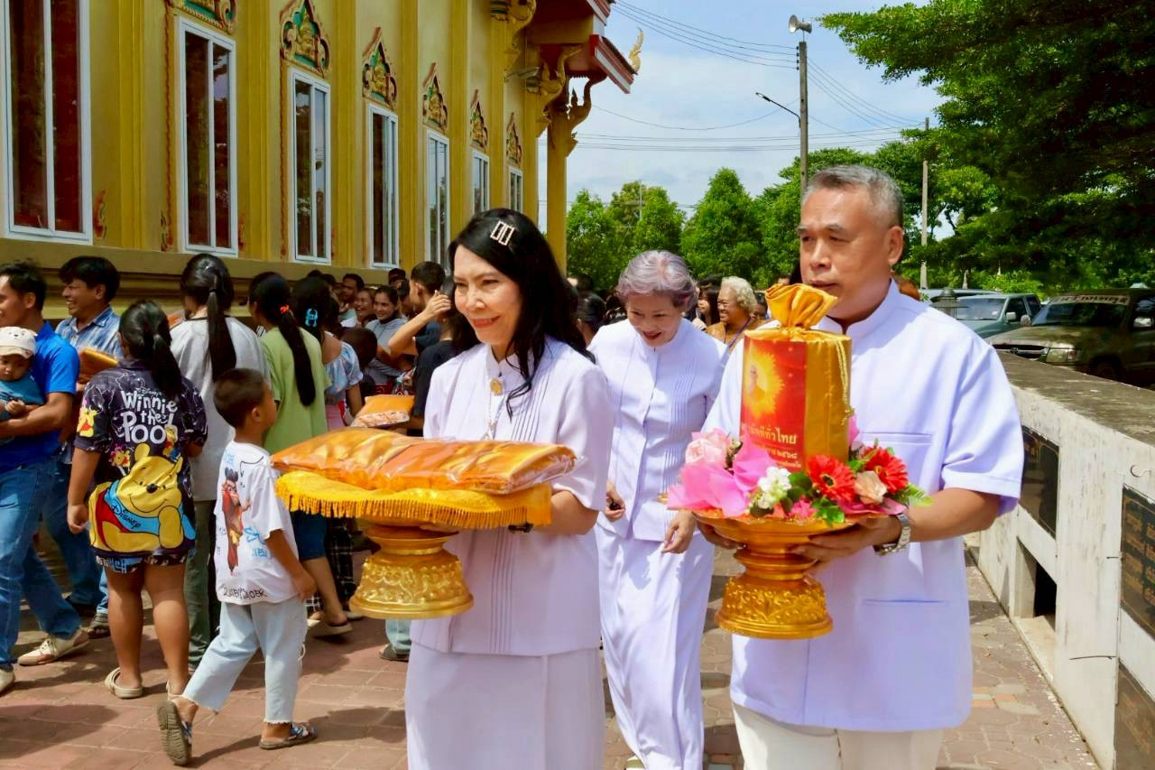 ภาพร่วมพิธีกรรมวัดธาตุทอง