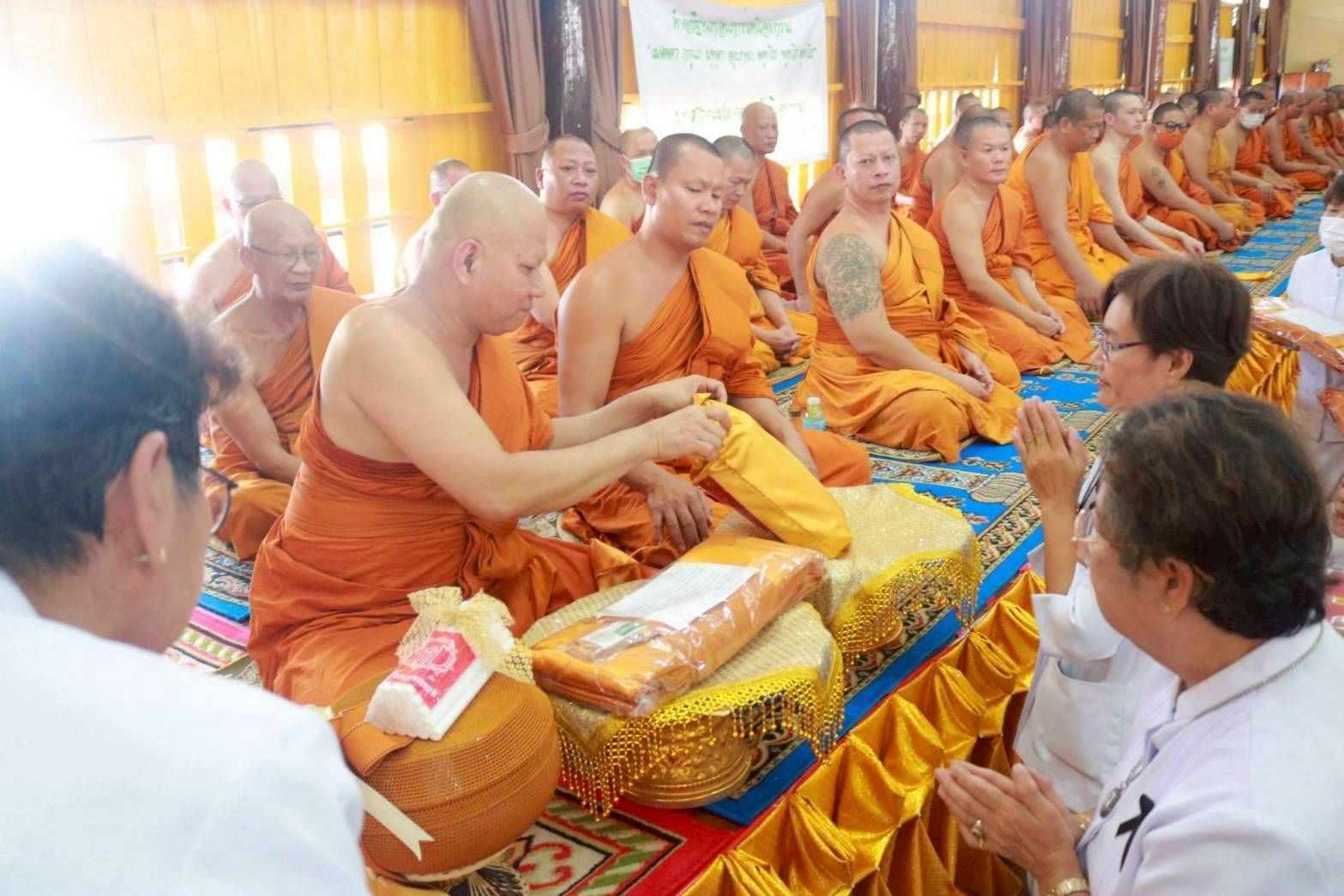 ภาพการถวายปัจจัยวัดโคกท่าเจริญ