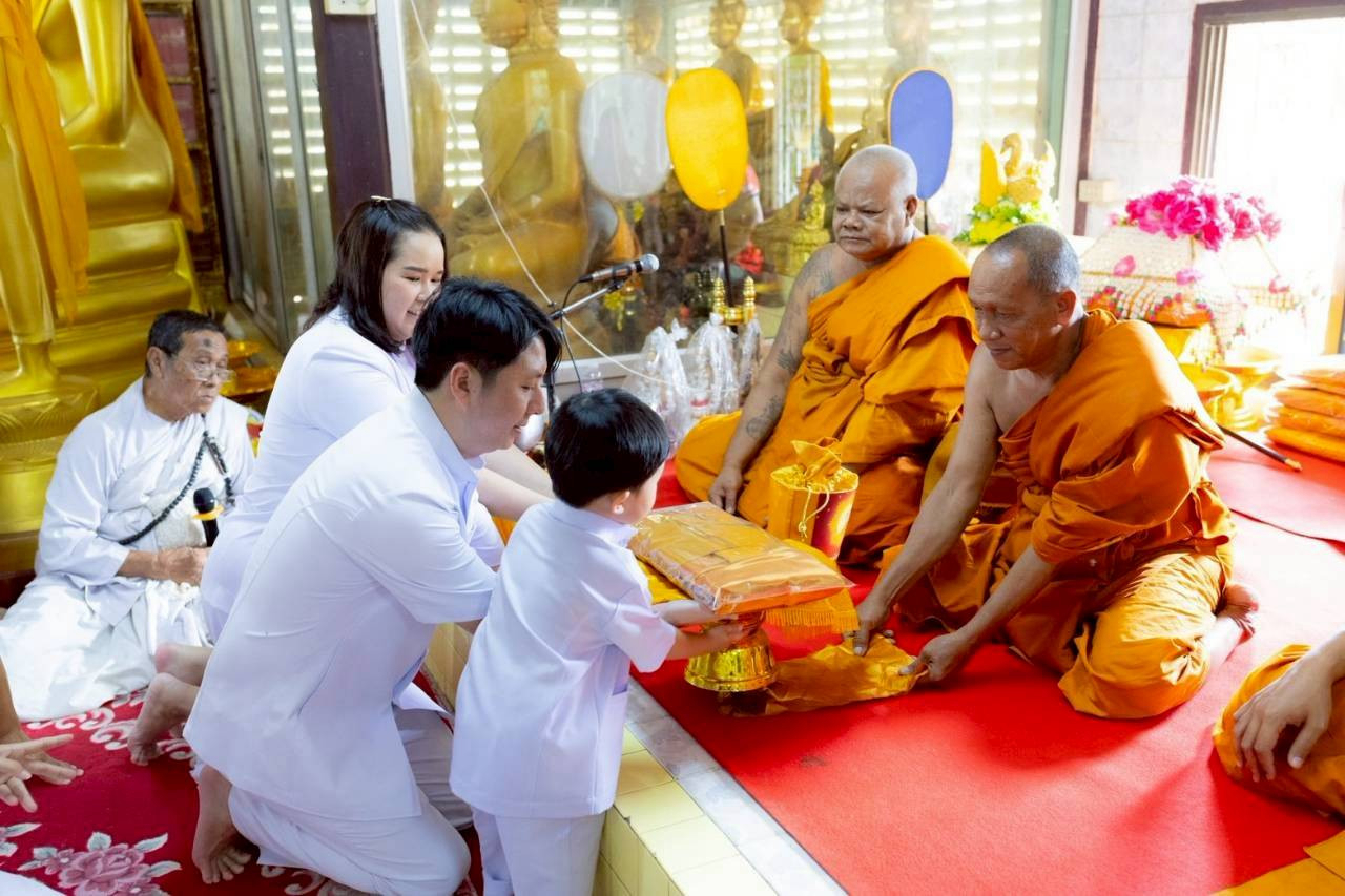 ภาพร่วมพิธีกรรมวัดเนินดินแดง