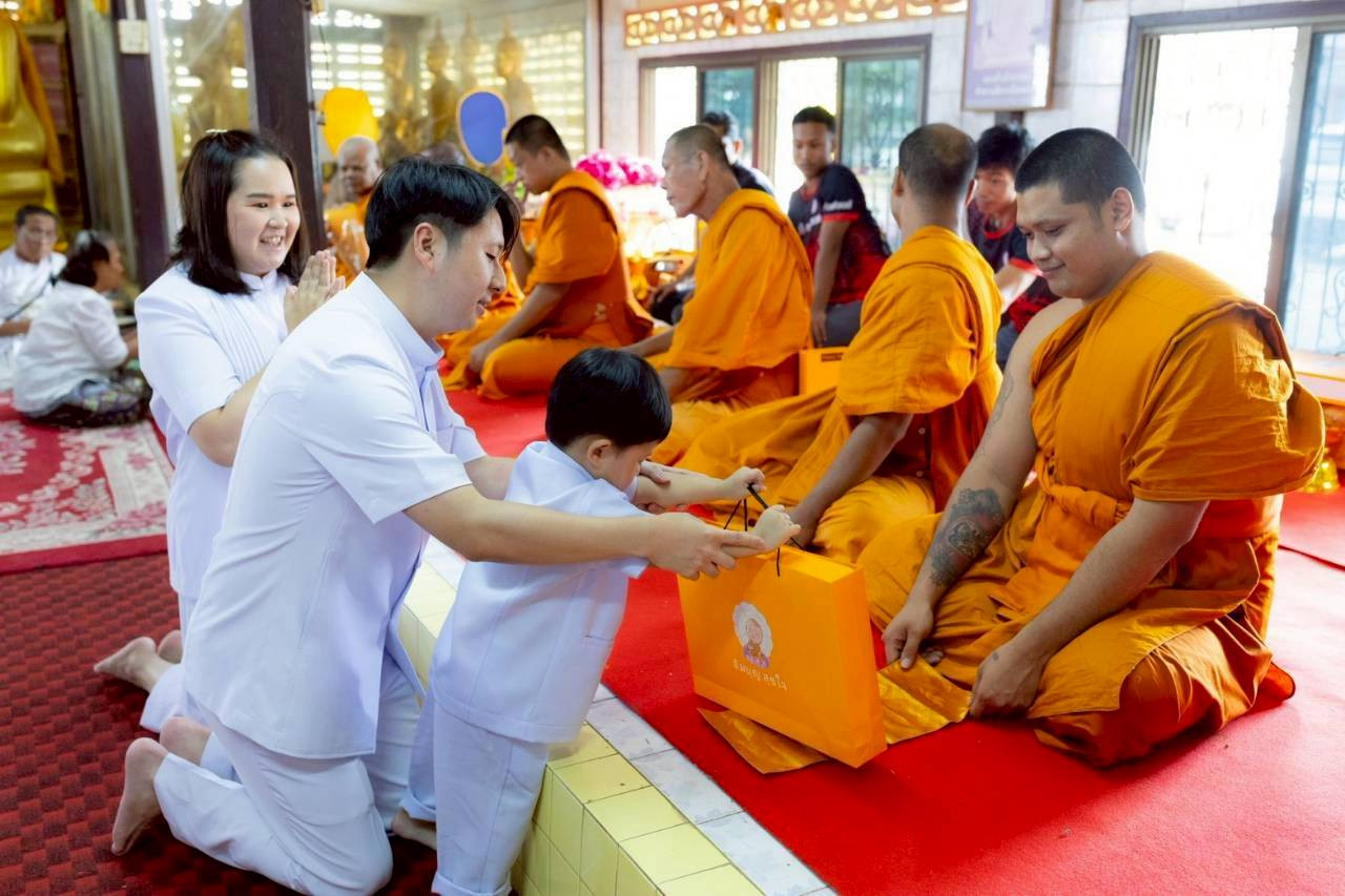 ภาพร่วมพิธีกรรมวัดเนินดินแดง