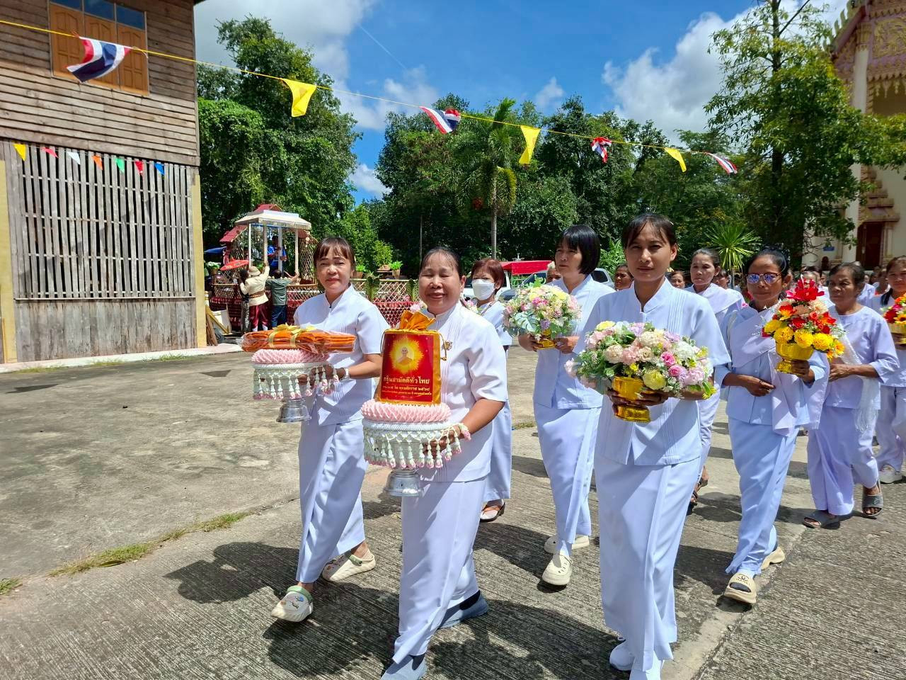 ภาพร่วมขบวนกฐินวัดบ้านหว้า