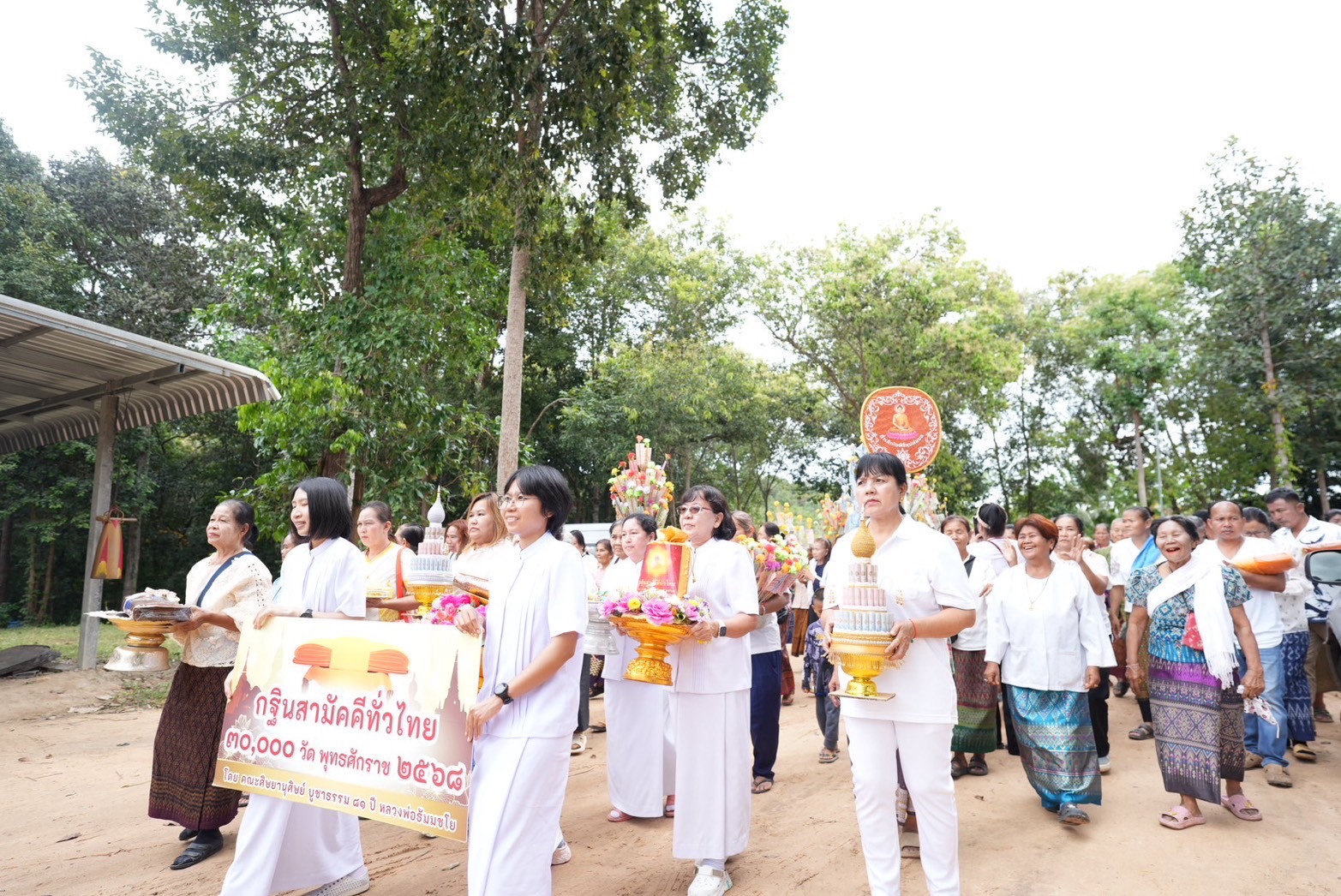 ภาพร่วมขบวนกฐินที่พักสงฆ์หนามแท่งน้อย