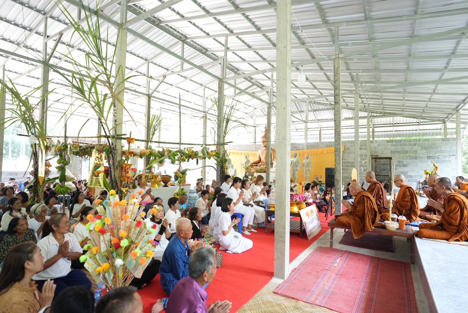 ภาพร่วมพิธีกรรมที่พักสงฆ์หนามแท่งน้อย
