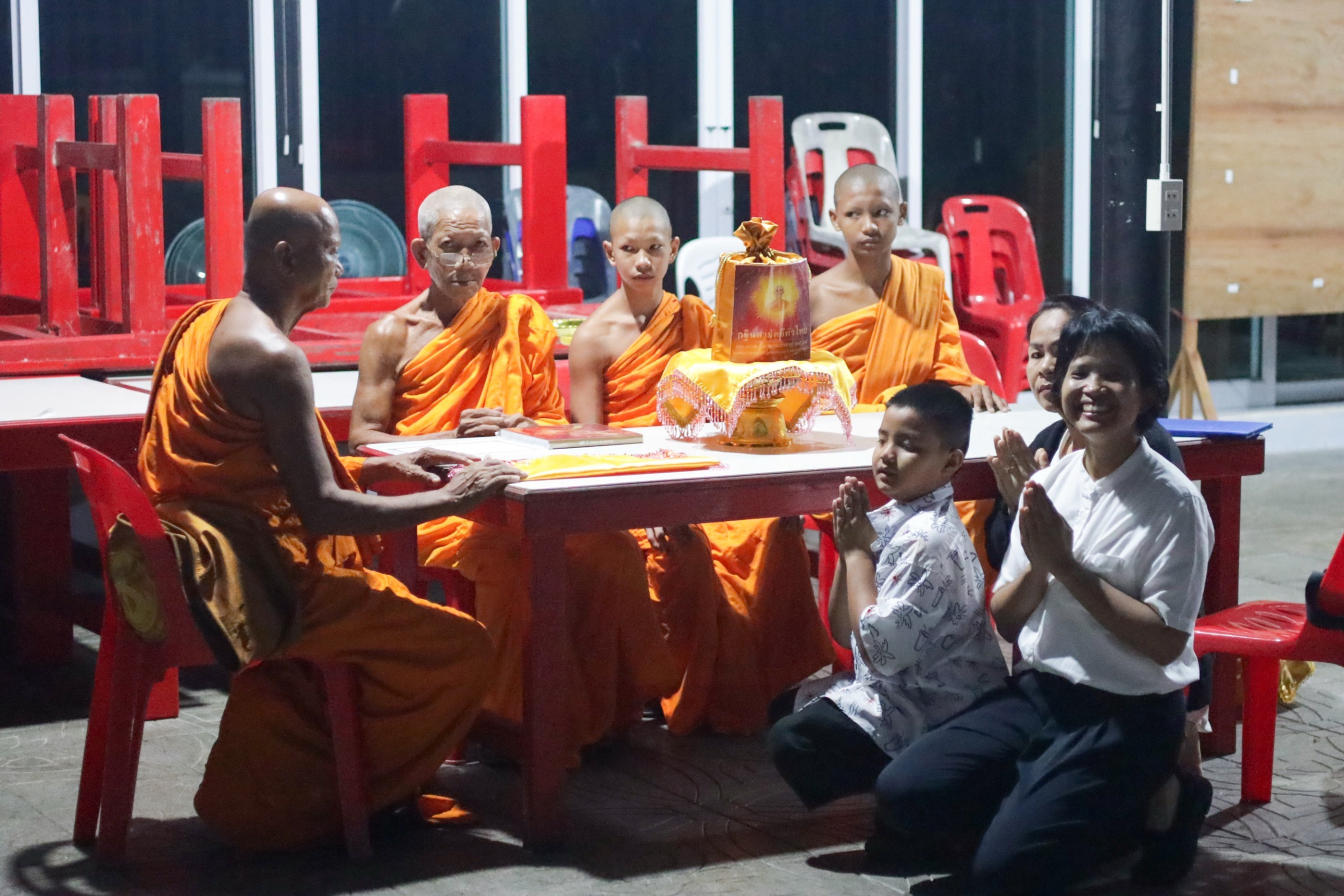 ภาพร่วมพิธีกรรมวัดมุมป้อม