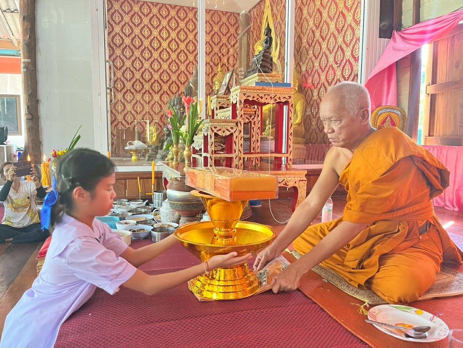 ภาพร่วมพิธีกรรมวัดผาเต่าบำรุง