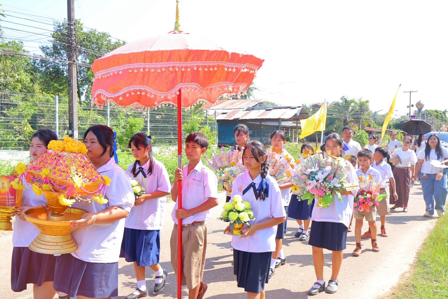 ภาพร่วมขบวนกฐินวัดเสกษนาราม