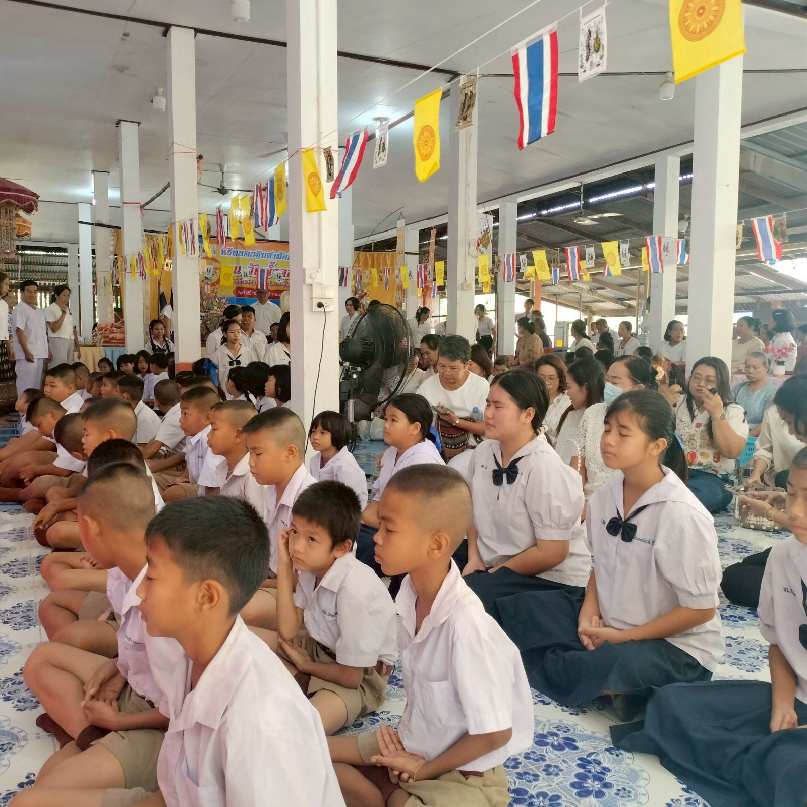 ภาพร่วมพิธีกรรมวัดน้ำคอม