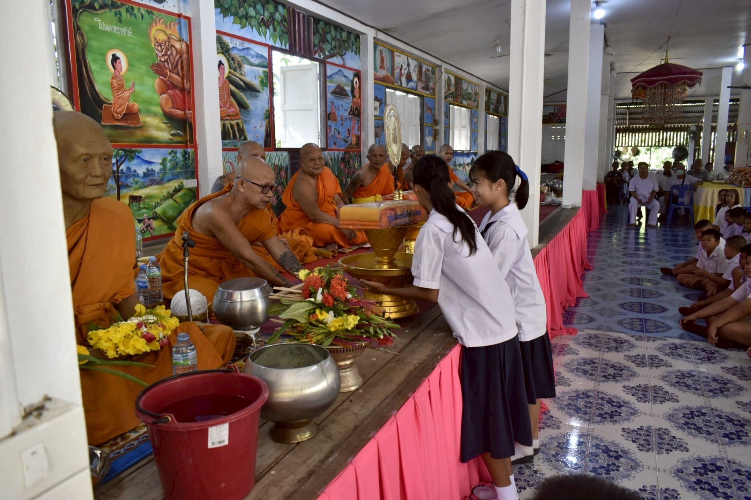 ภาพร่วมพิธีกรรมวัดน้ำคอม