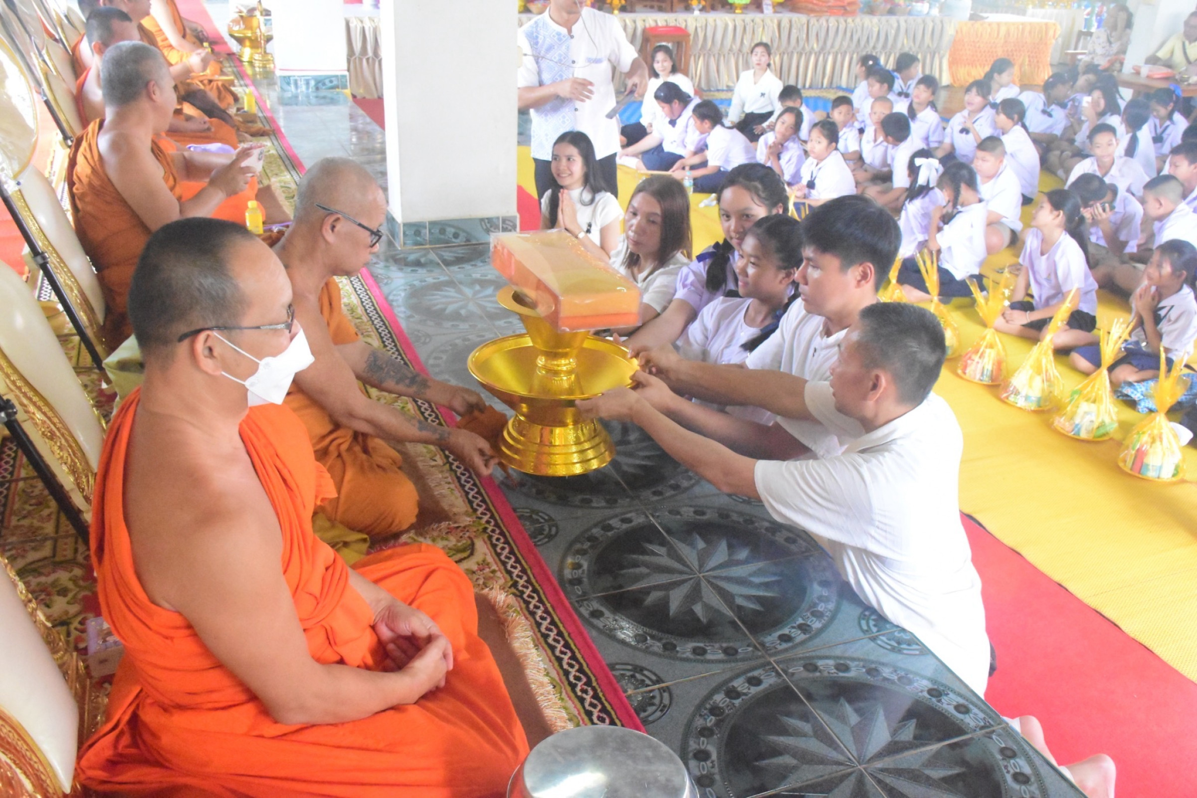 ภาพร่วมพิธีกรรมวัดเนินสวน