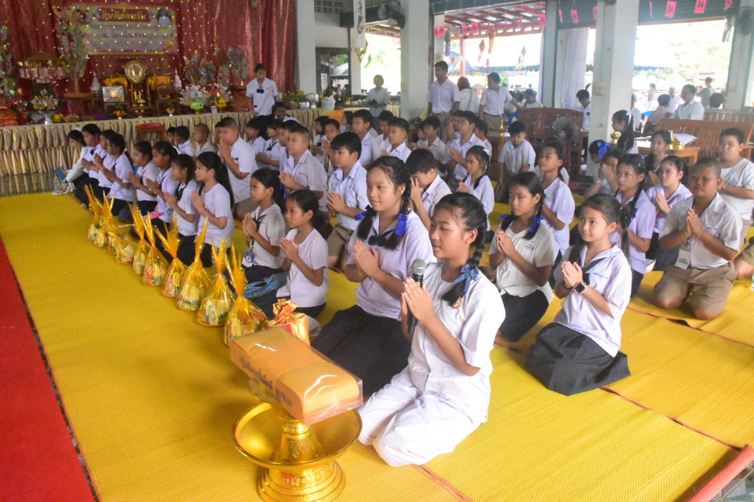 ภาพร่วมพิธีกรรมวัดเนินสวน