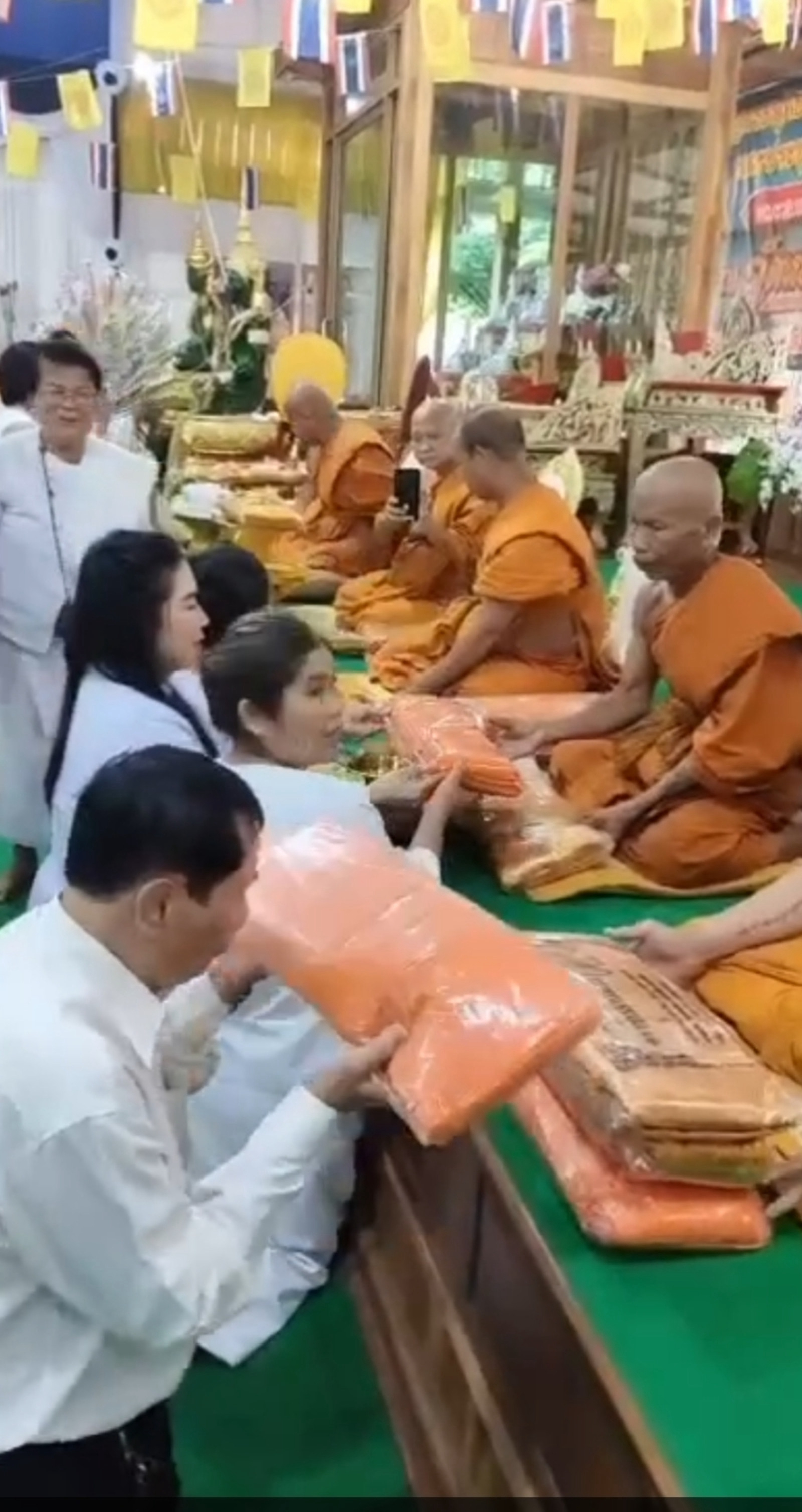 ภาพร่วมพิธีกรรมวัดหนองไม้แก่น