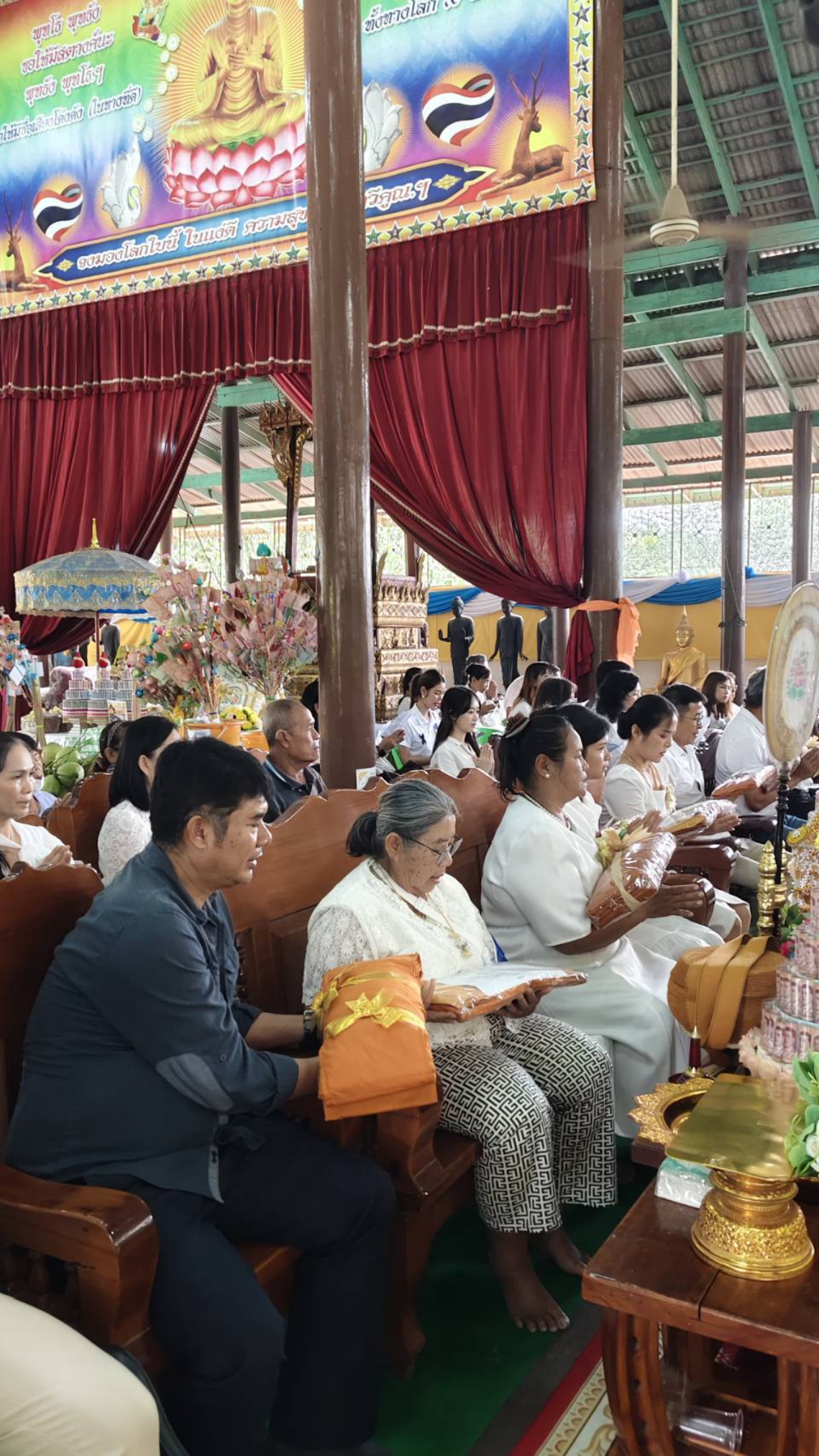 ภาพร่วมพิธีกรรมวัดแสนตอ