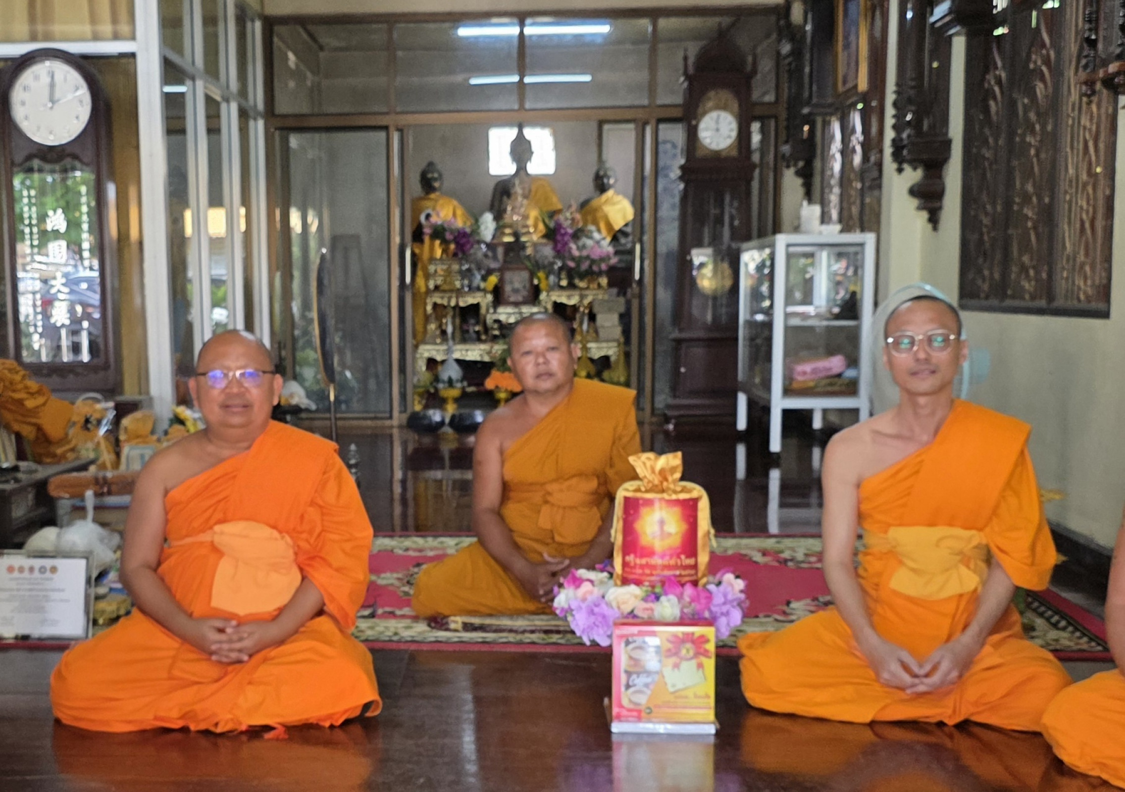 ภาพร่วมขบวนกฐินวัดจันทร์แสงศรี