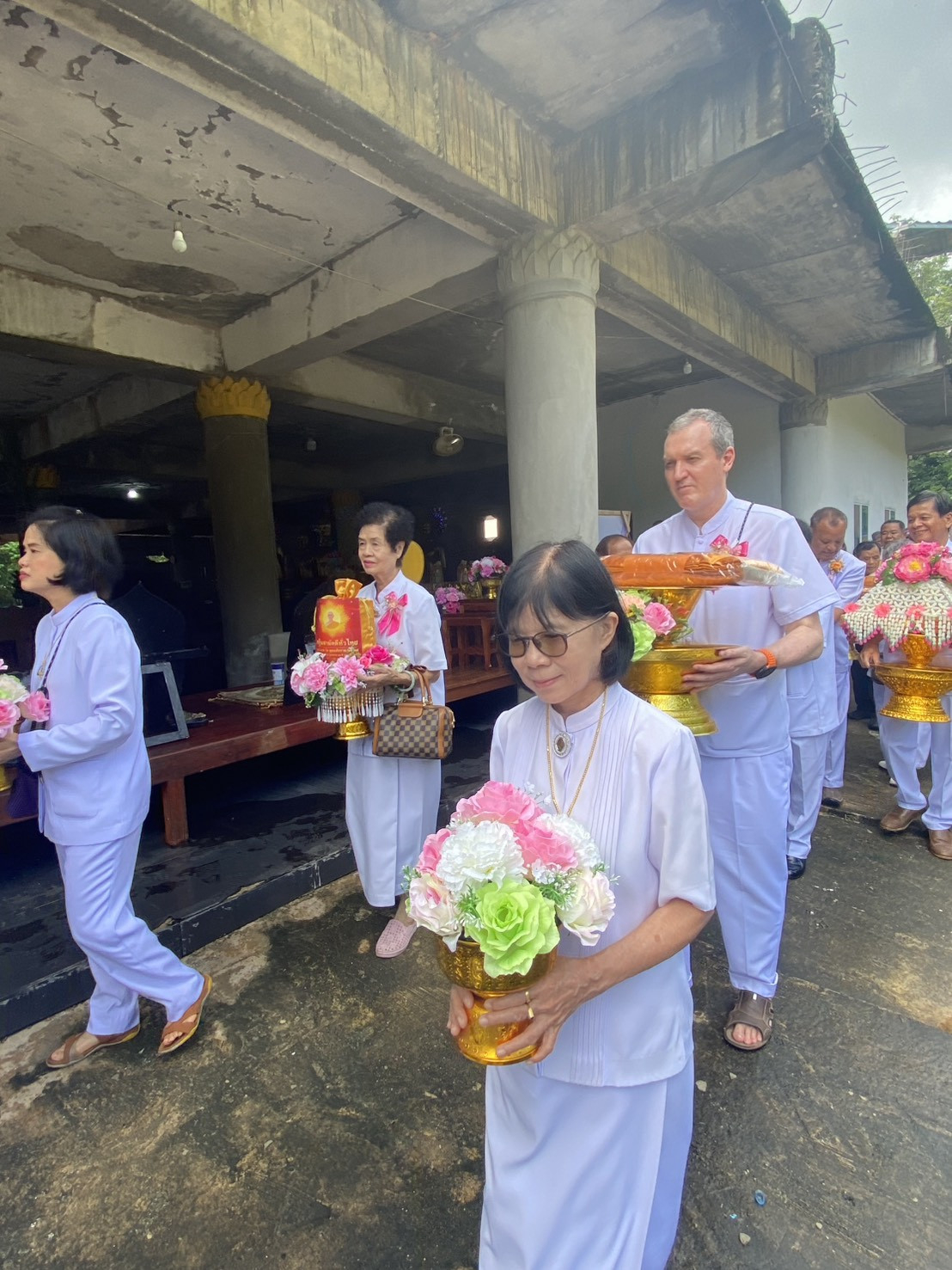 ภาพร่วมพิธีกรรมวัดถ้ำเขาเขียว