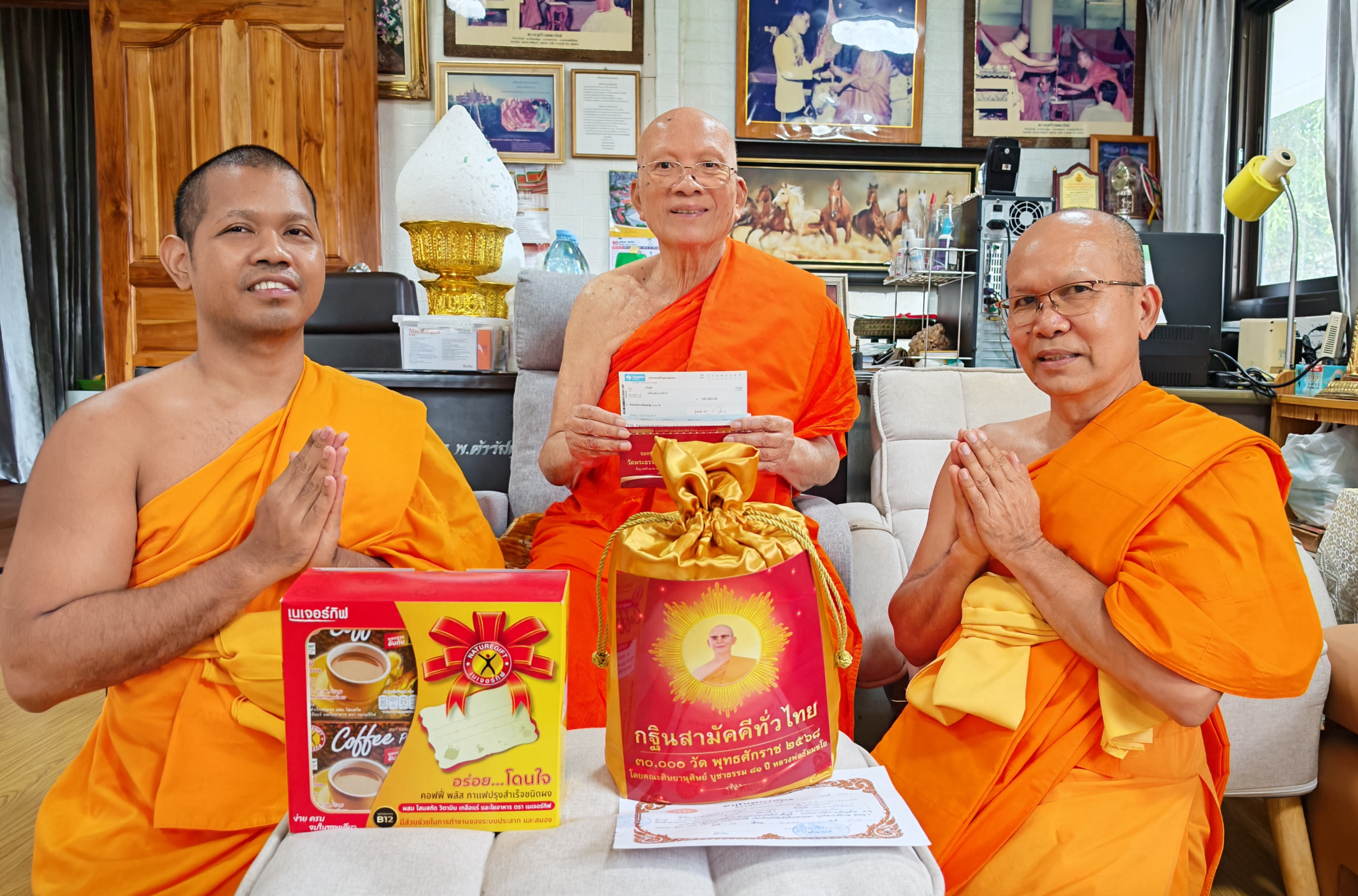 ภาพร่วมขบวนกฐินวัดเขาโบสถ์